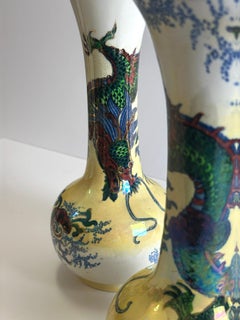 Pareja de jarrones Dragón de Frederick Rhead para Bursley Ware, Staffordshire, años 30