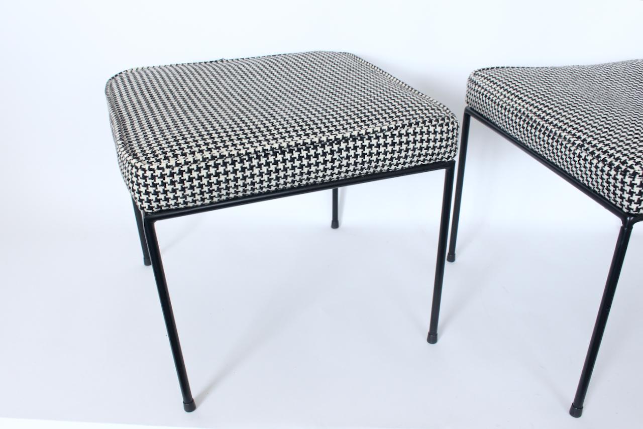 Paire de tabourets en fer Frederick Weinberg avec tissu 