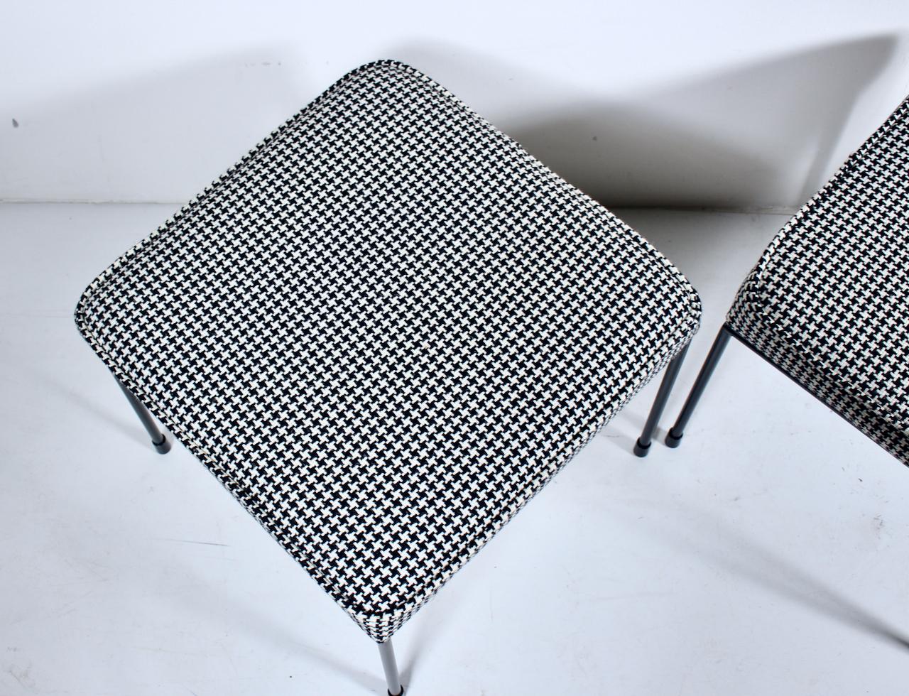 Tissu Paire de tabourets en fer Frederick Weinberg avec tissu 