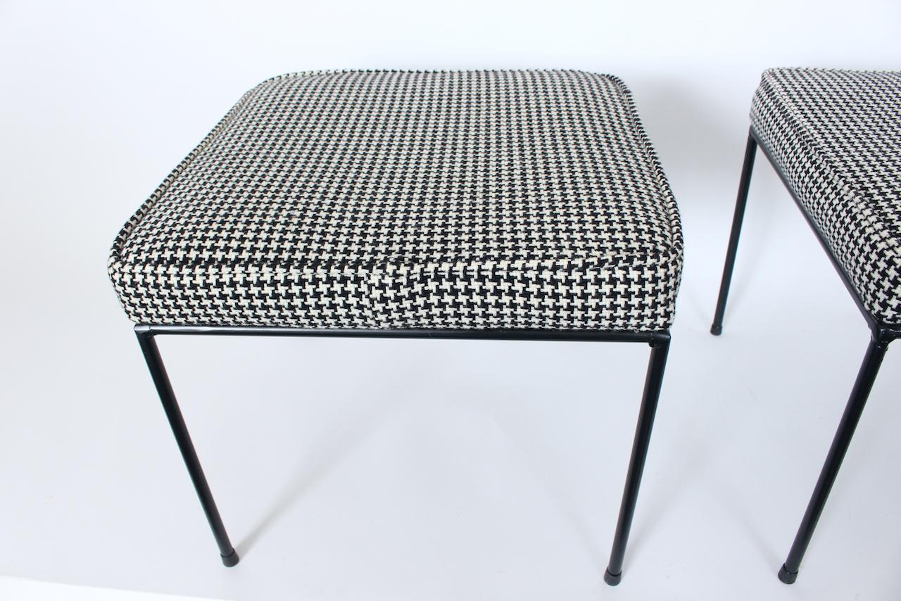Paire de tabourets en fer Frederick Weinberg avec tissu 