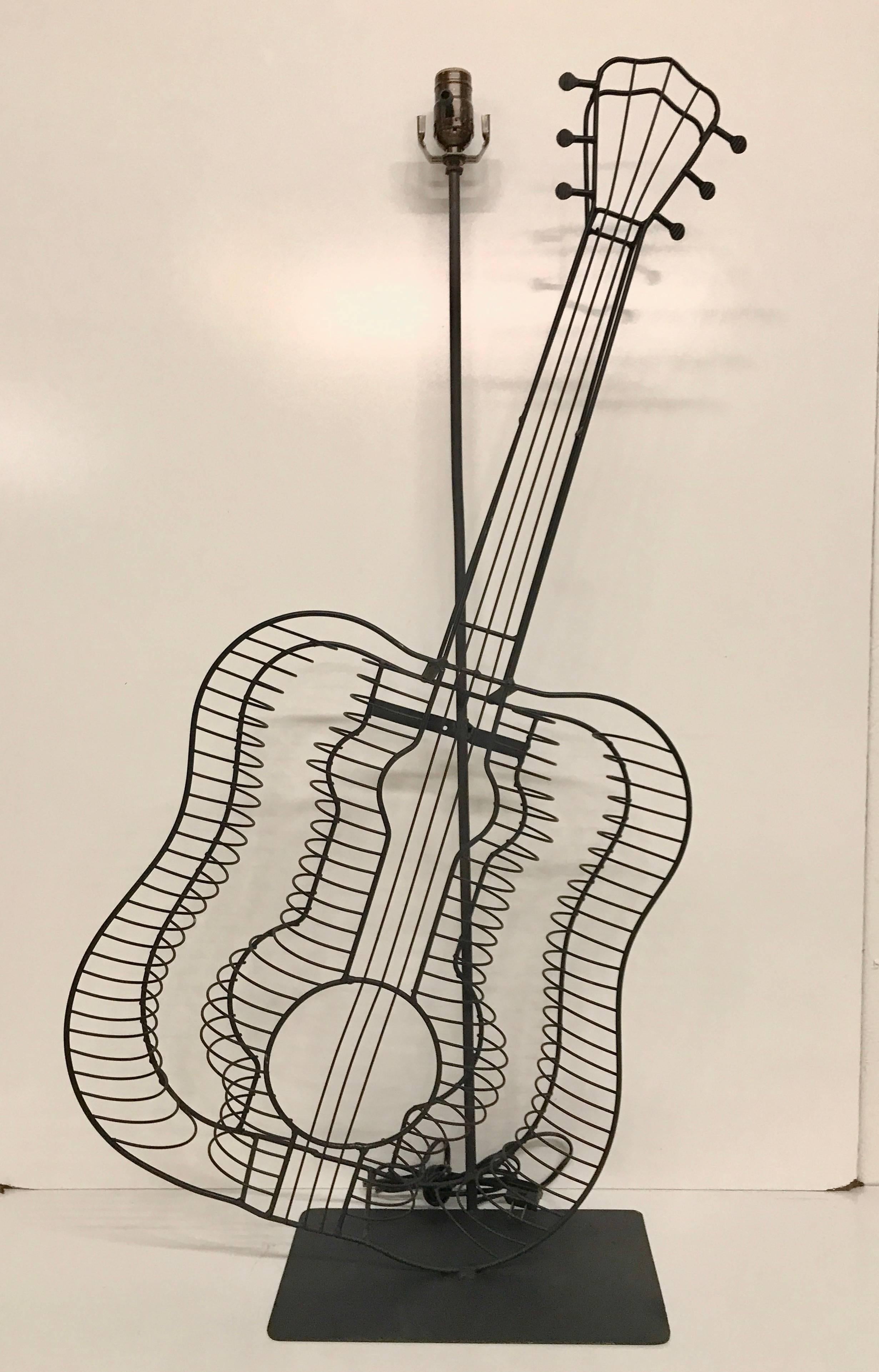 Paire de lampes à guitare de style Fredrick Weinberg Bon état - En vente à West Palm Beach, FL