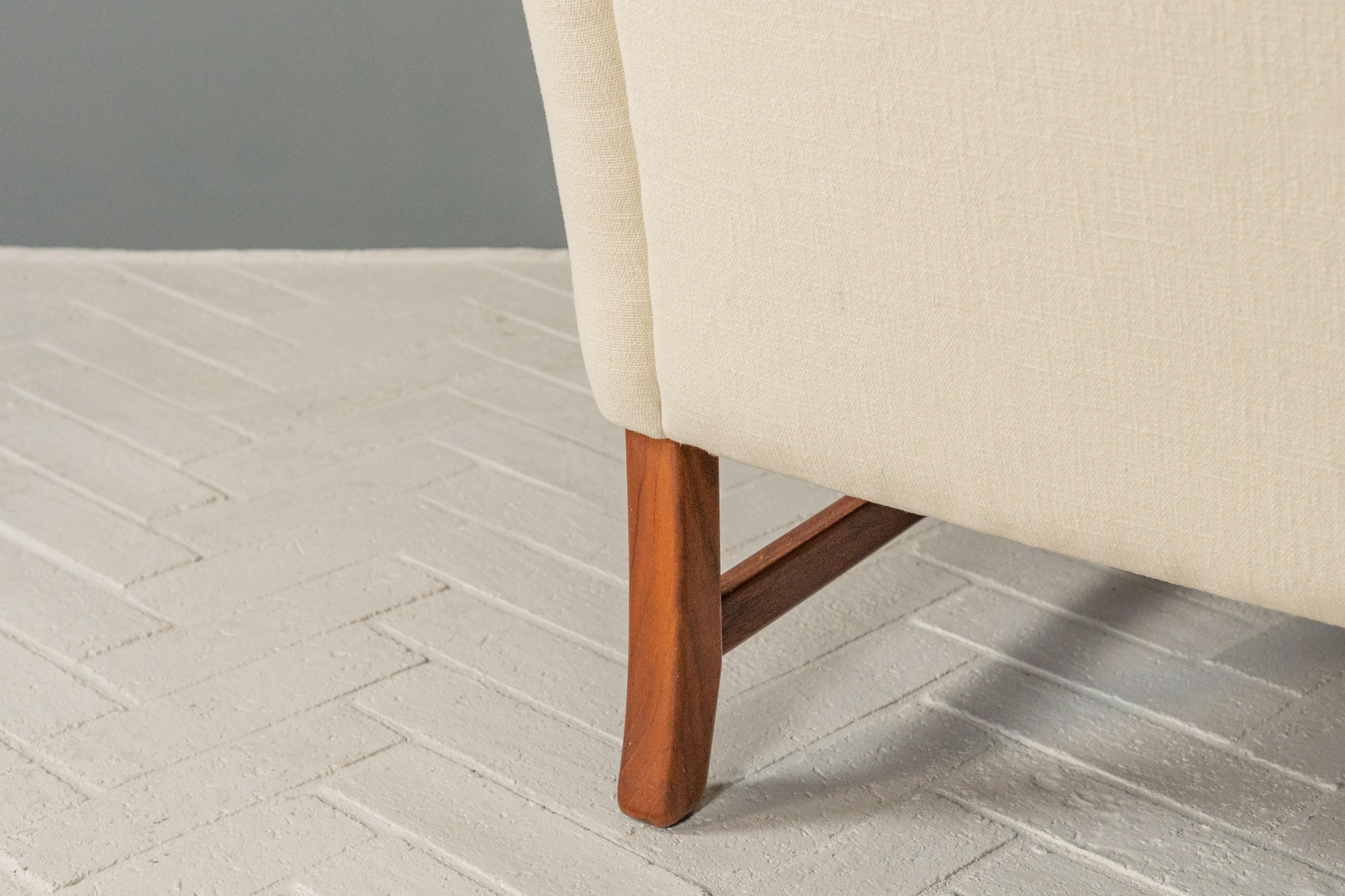 Pair of Fredrik Kayser Lounge Chairs 4