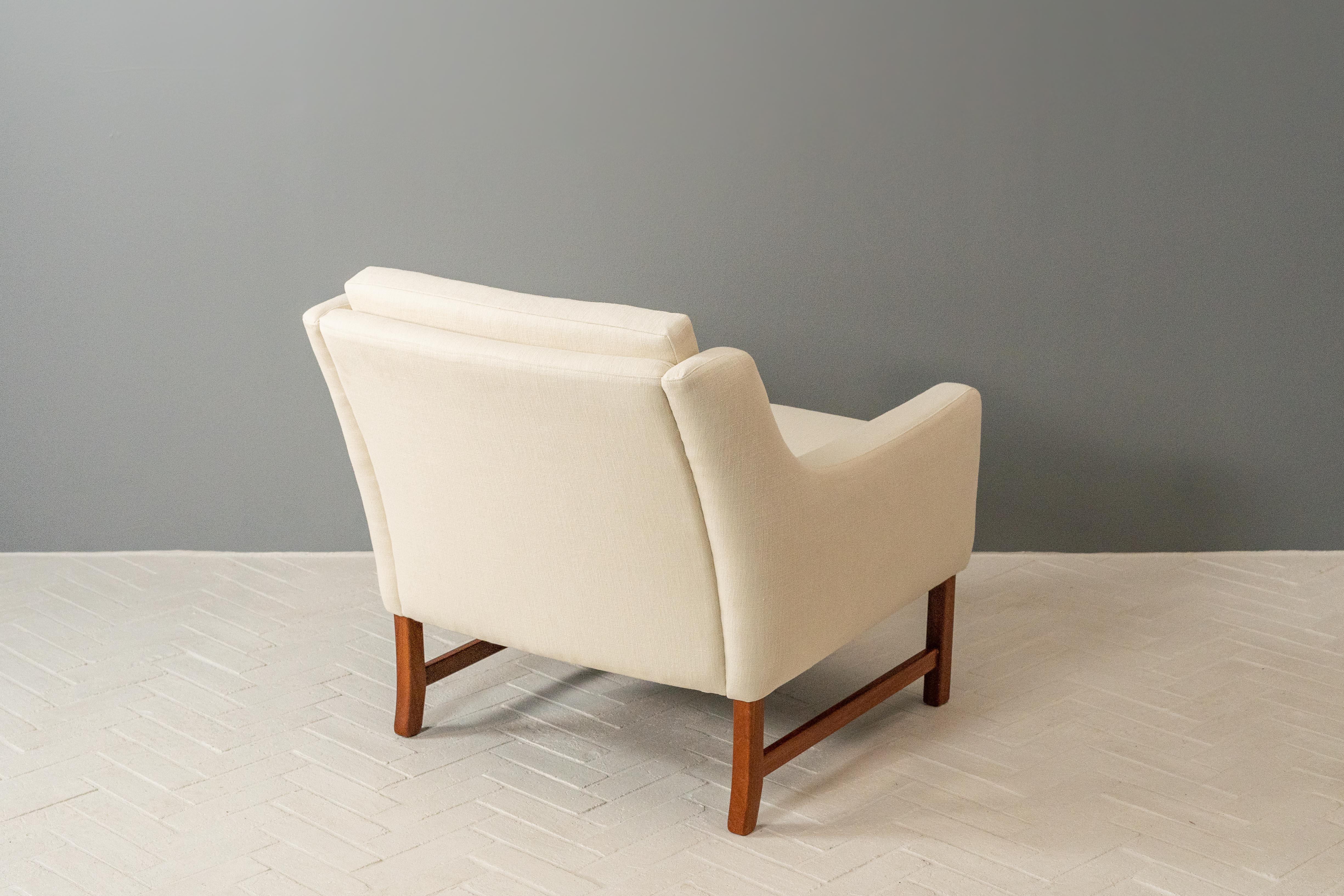 Pair of Fredrik Kayser Lounge Chairs In Good Condition In Cambridge, US