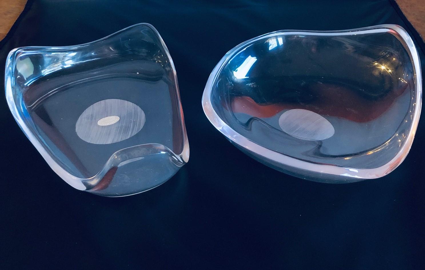 A very nice pair of freeform sculptural acrylic bowls from the Astrolite Products line by the Ritts Co. of Los Angeles, circa 1970s. The bowls are in very good vintage condition and the triangular one still has its foil label on it. The bowls