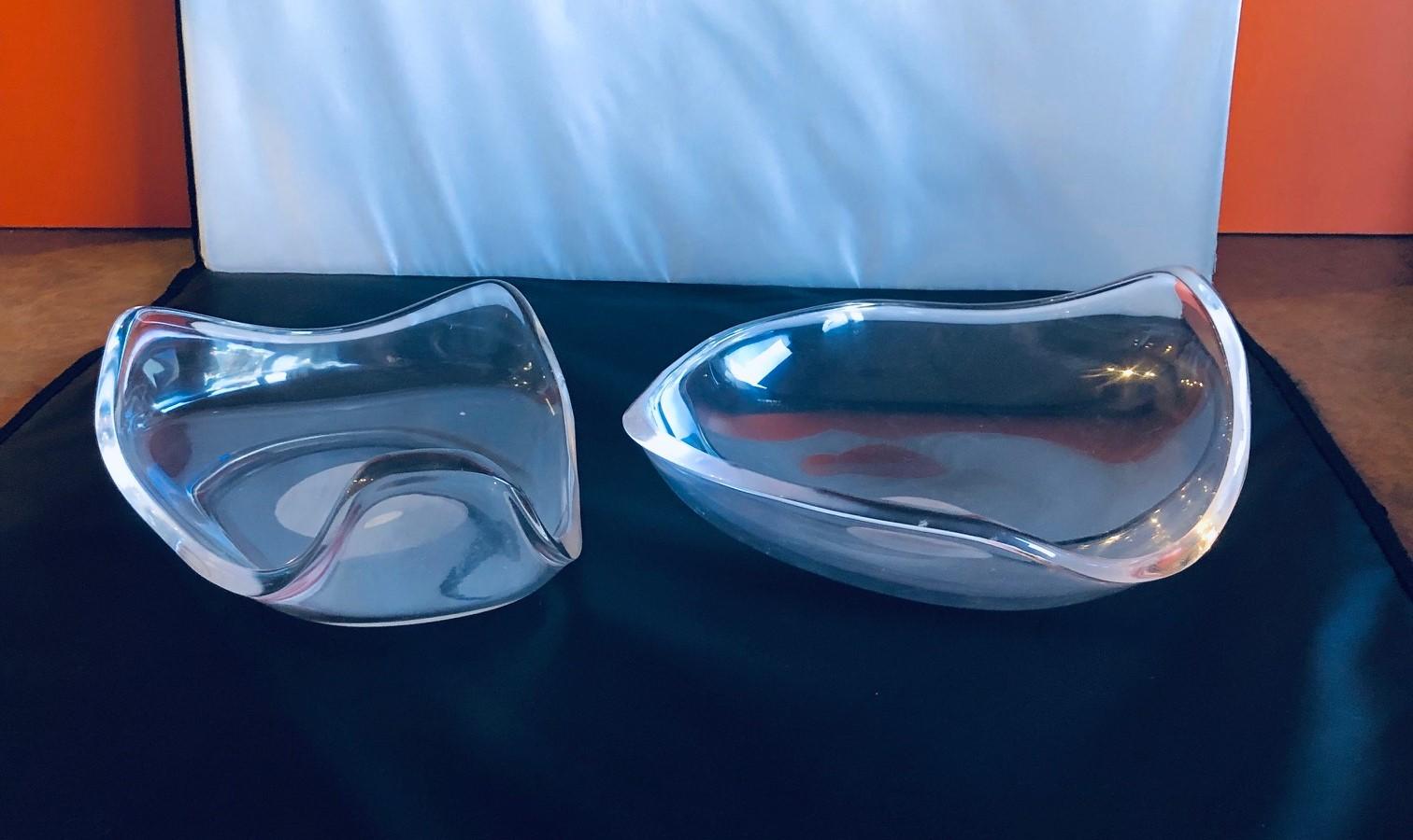 Mid-Century Modern Pair of Freeform Sculptural Acrylic Bowls by Astrolite / Ritts Co. For Sale