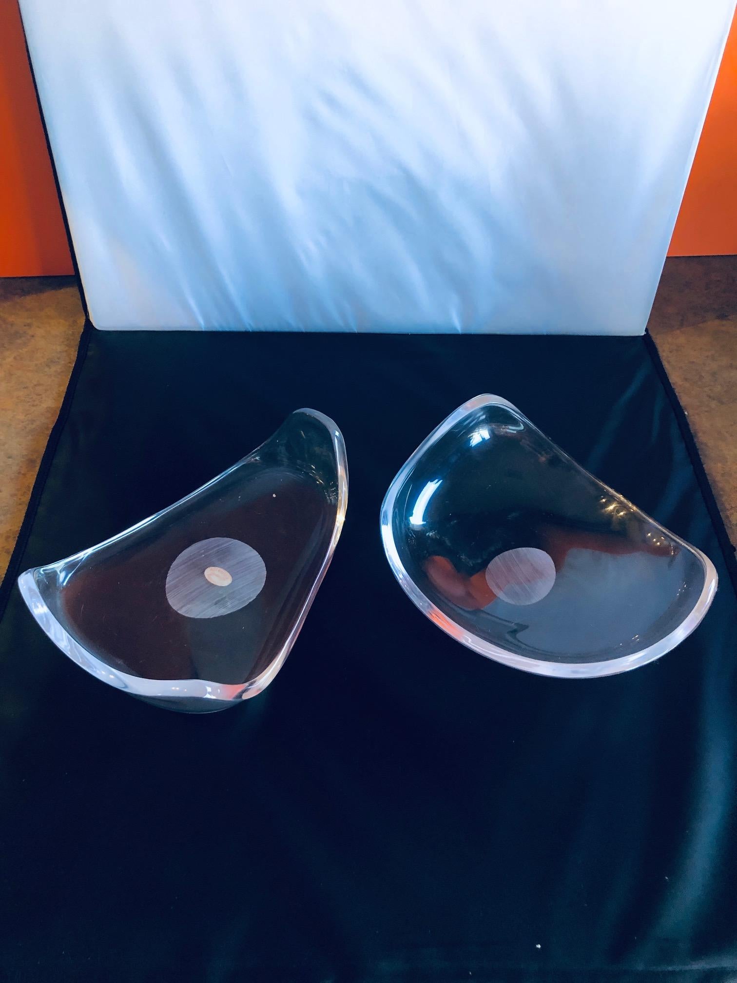 Pair of Freeform Sculptural Acrylic Bowls by Astrolite / Ritts Co. In Good Condition For Sale In San Diego, CA