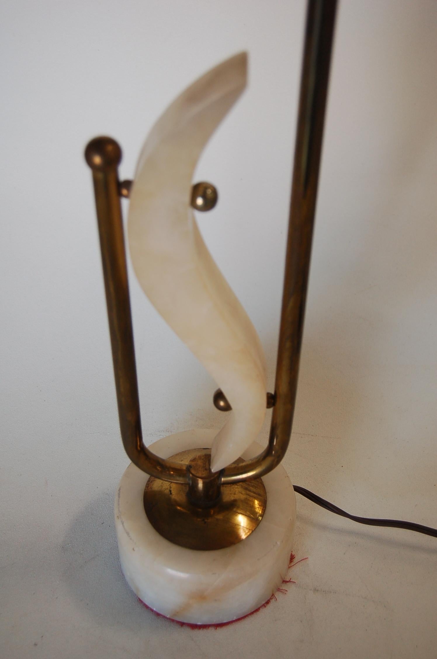 Mid-Century Modern Pair of Freeform Marble and Brass Abstract Sculptural Table Lamps For Sale