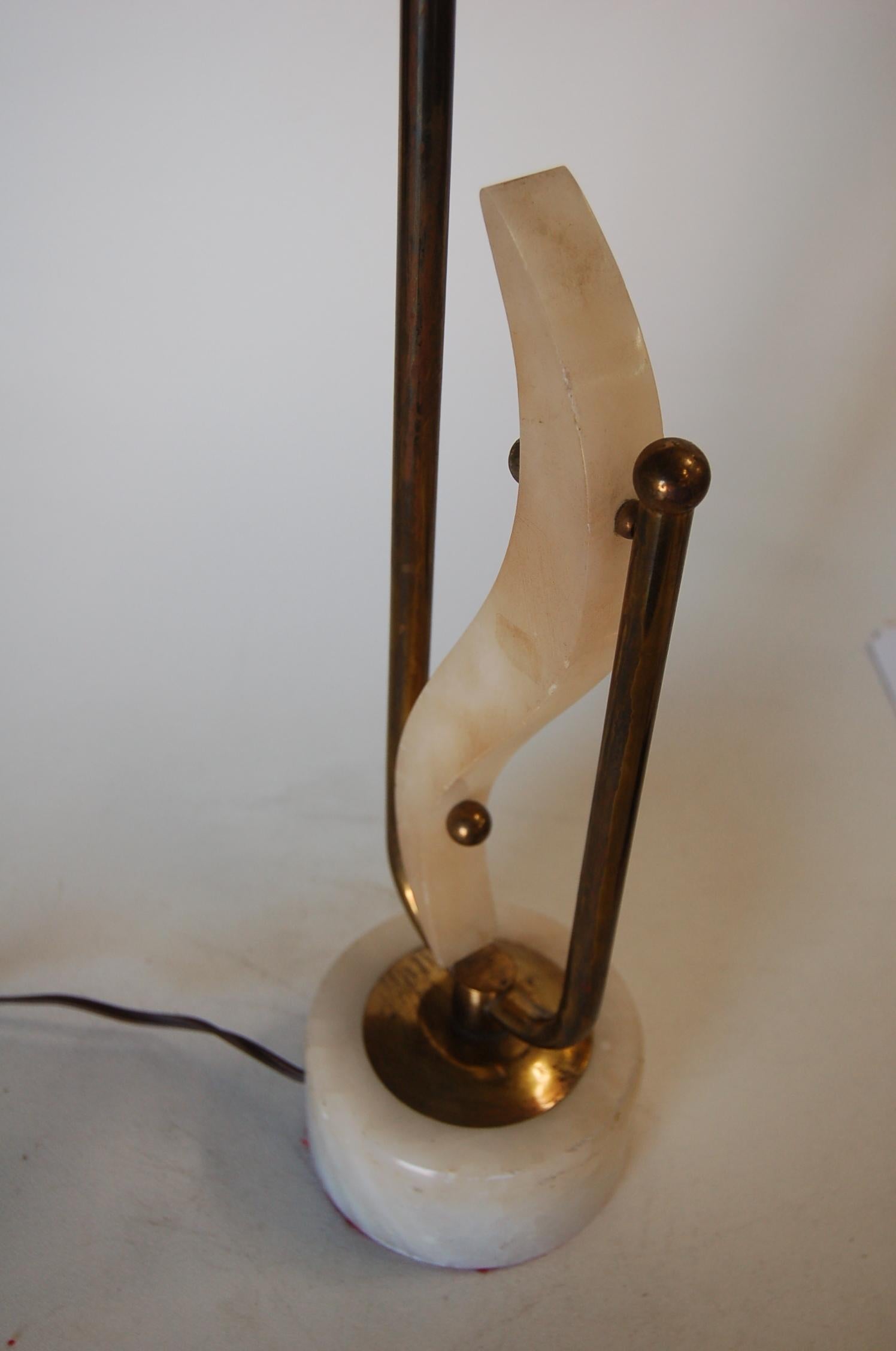 Pair of Freeform Marble and Brass Abstract Sculptural Table Lamps In Excellent Condition For Sale In Van Nuys, CA