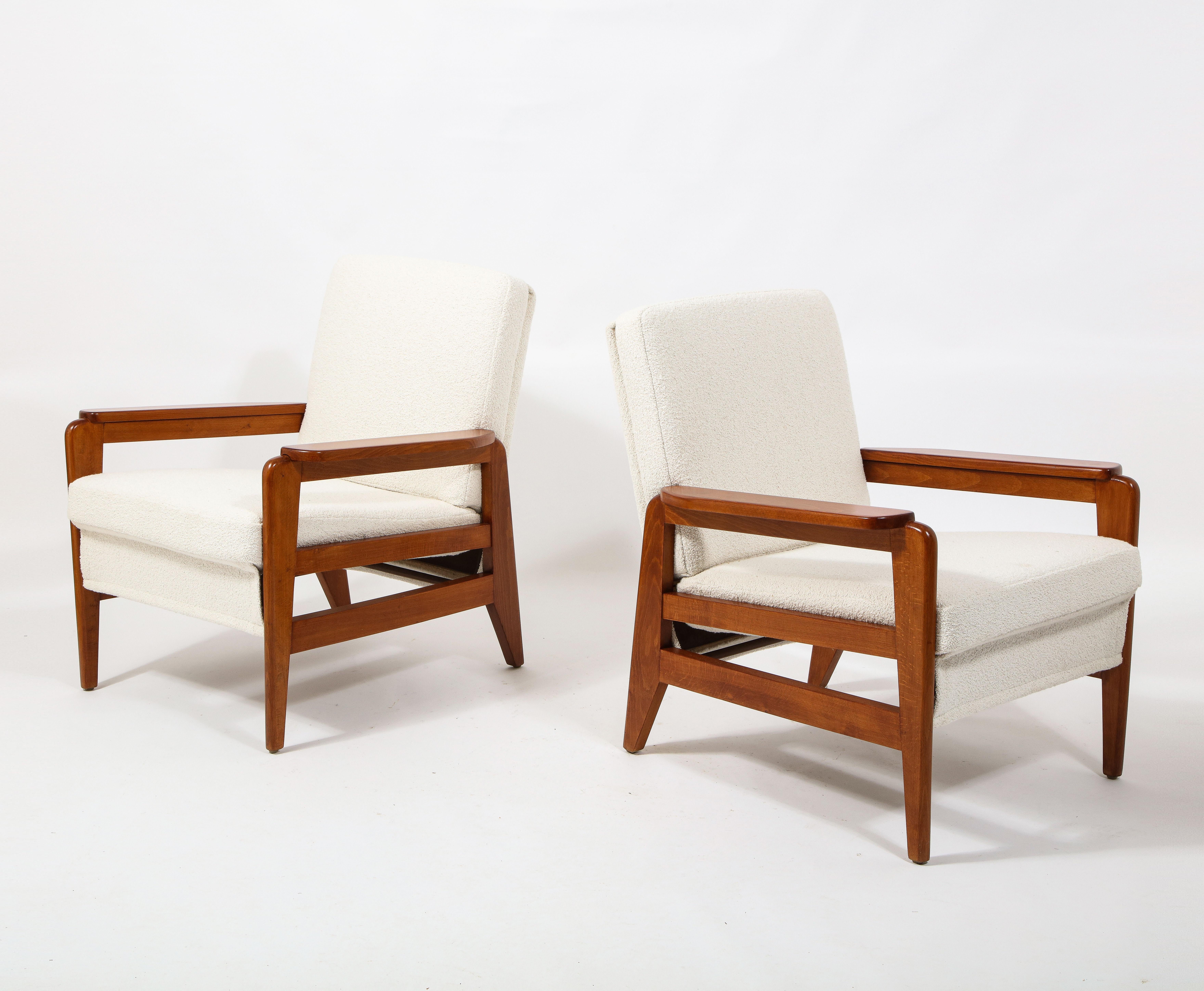 French Freespan Pair of Walnut Frame Modern Armchairs in White Bouclé, France 1960's For Sale