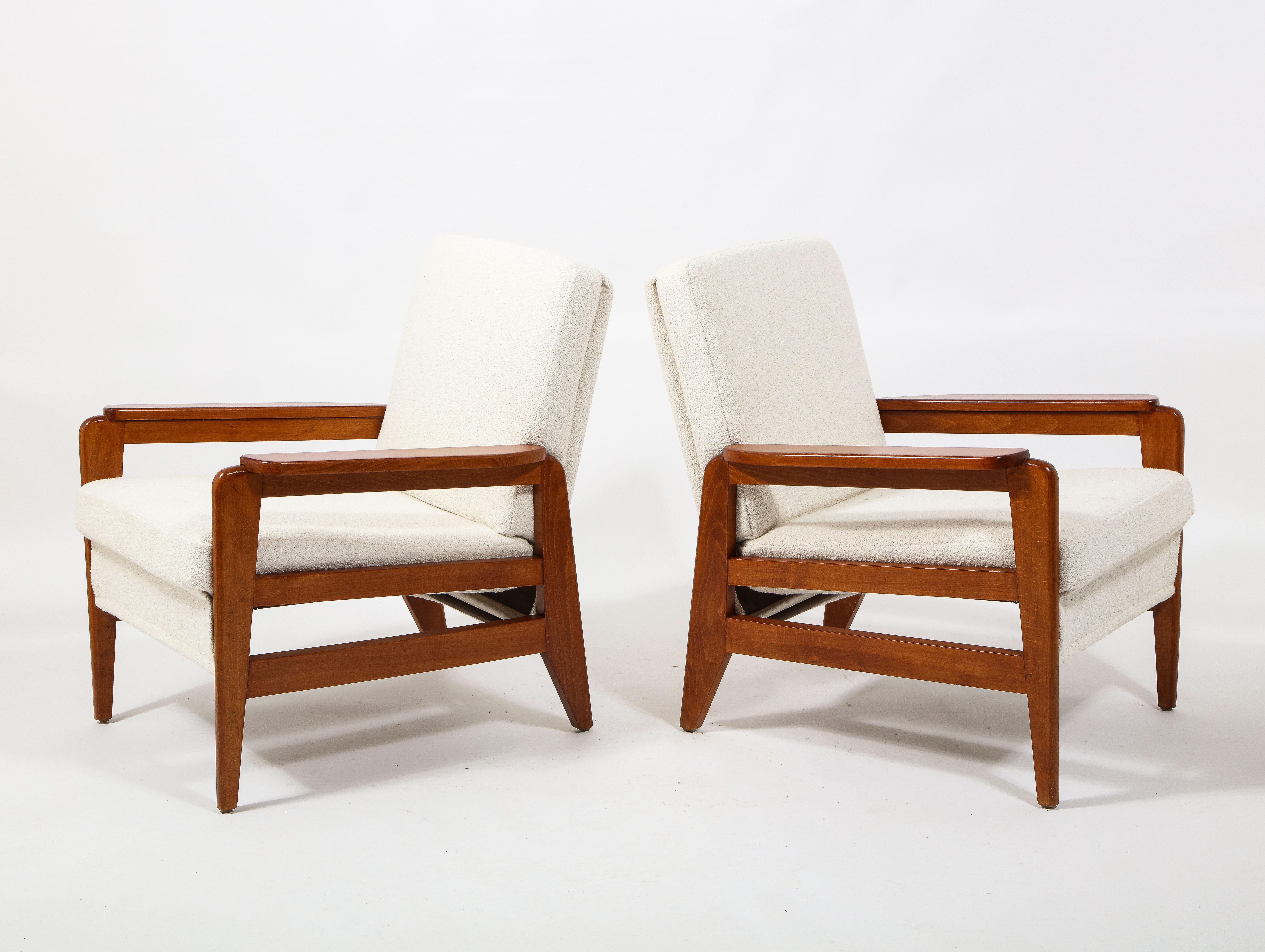 Freespan Pair of Walnut Frame Modern Armchairs in White Bouclé, France 1960's In Good Condition For Sale In New York, NY