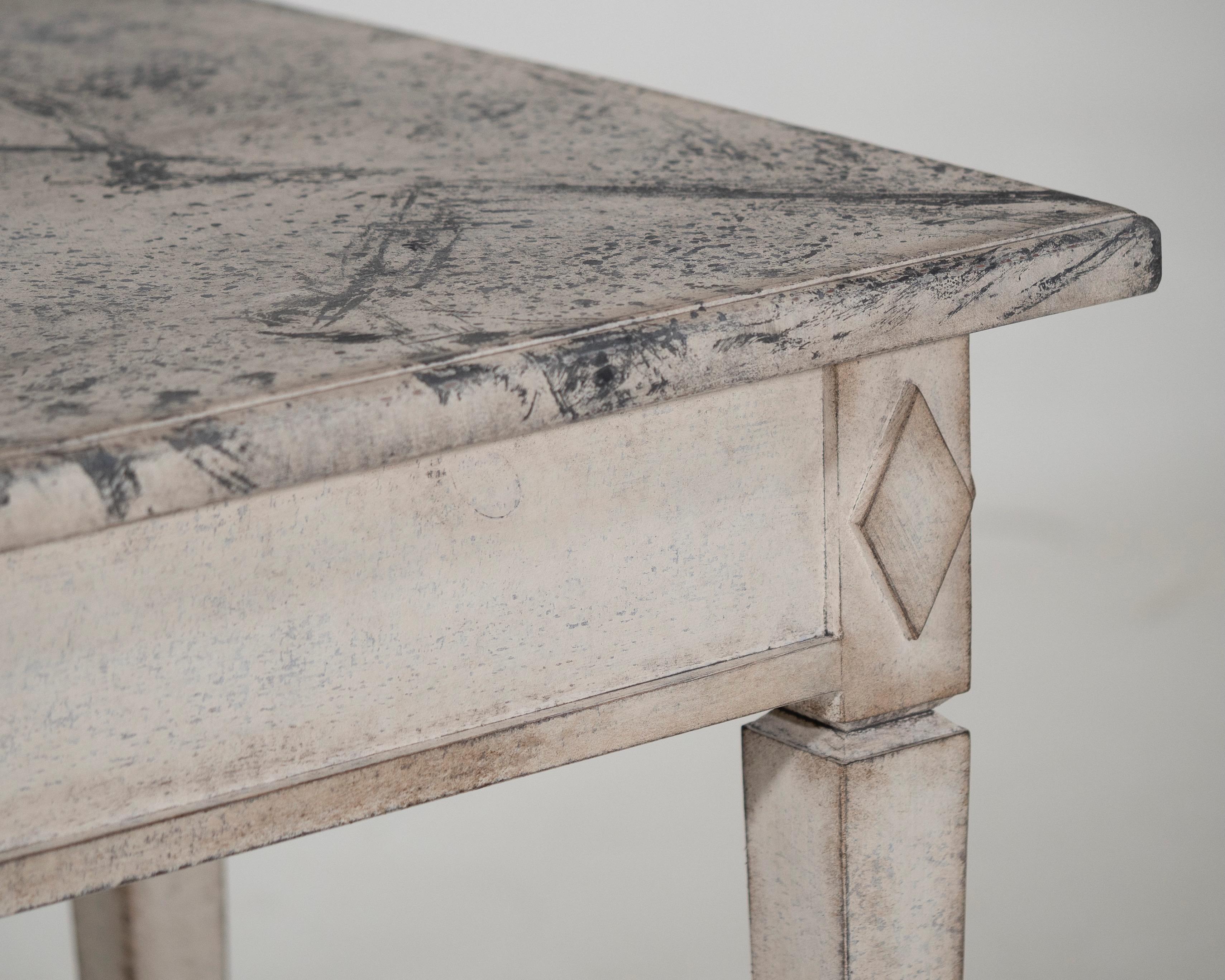 Pair of freestanding Gustavian style console tables, 20th C. In Good Condition For Sale In Aalsgaarde, DK
