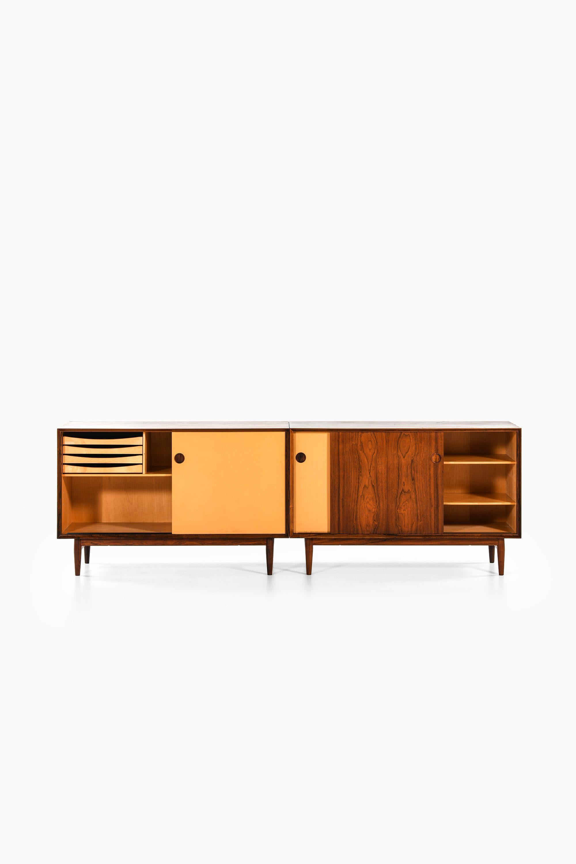 Scandinavo moderno Coppia di credenze indipendenti in palissandro e formica di Arne Vodder, anni '50 in vendita
