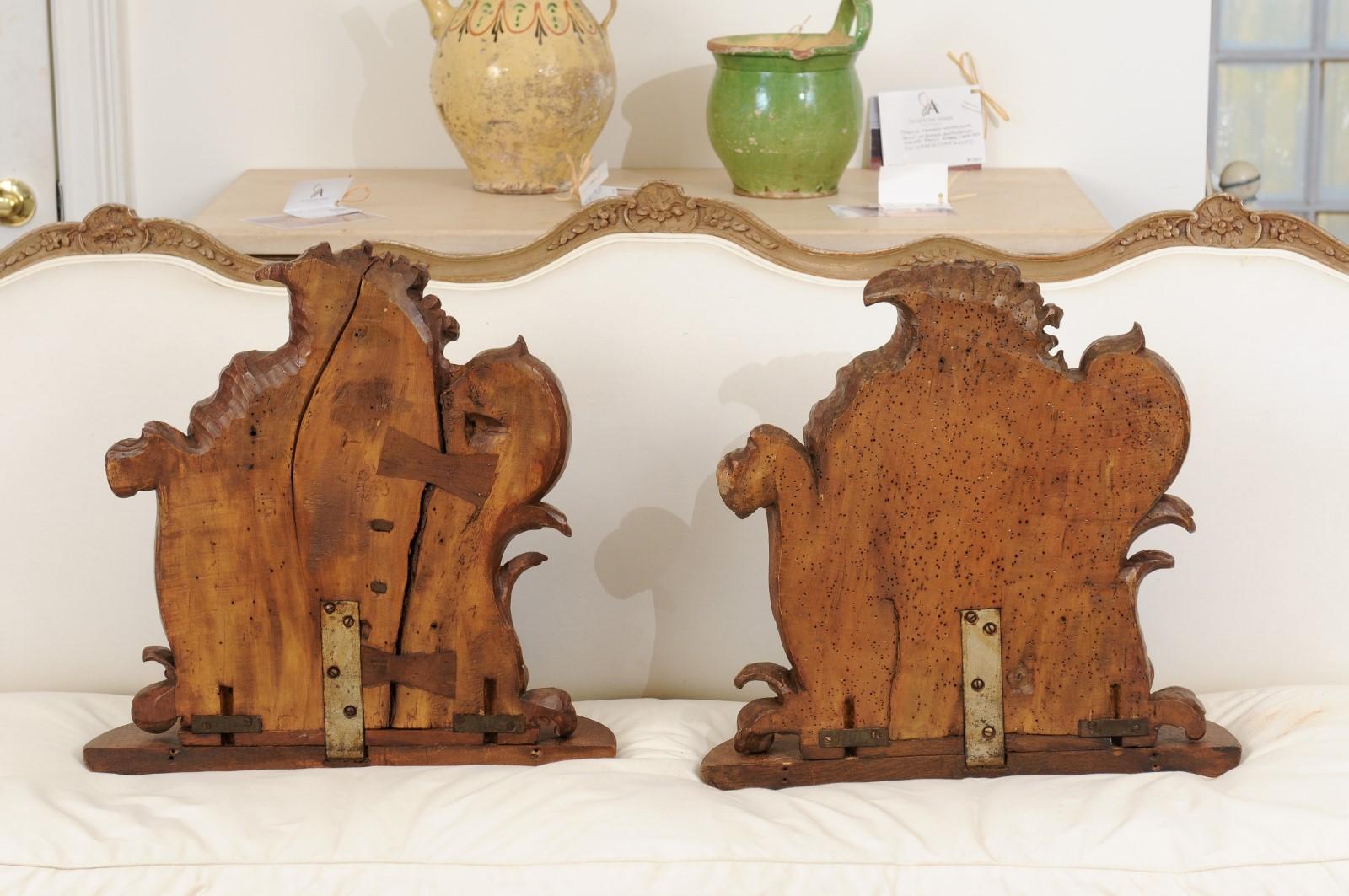 Pair of French 1760s Louis XV Period Walnut Wall Brackets with Rocailles Motifs For Sale 6