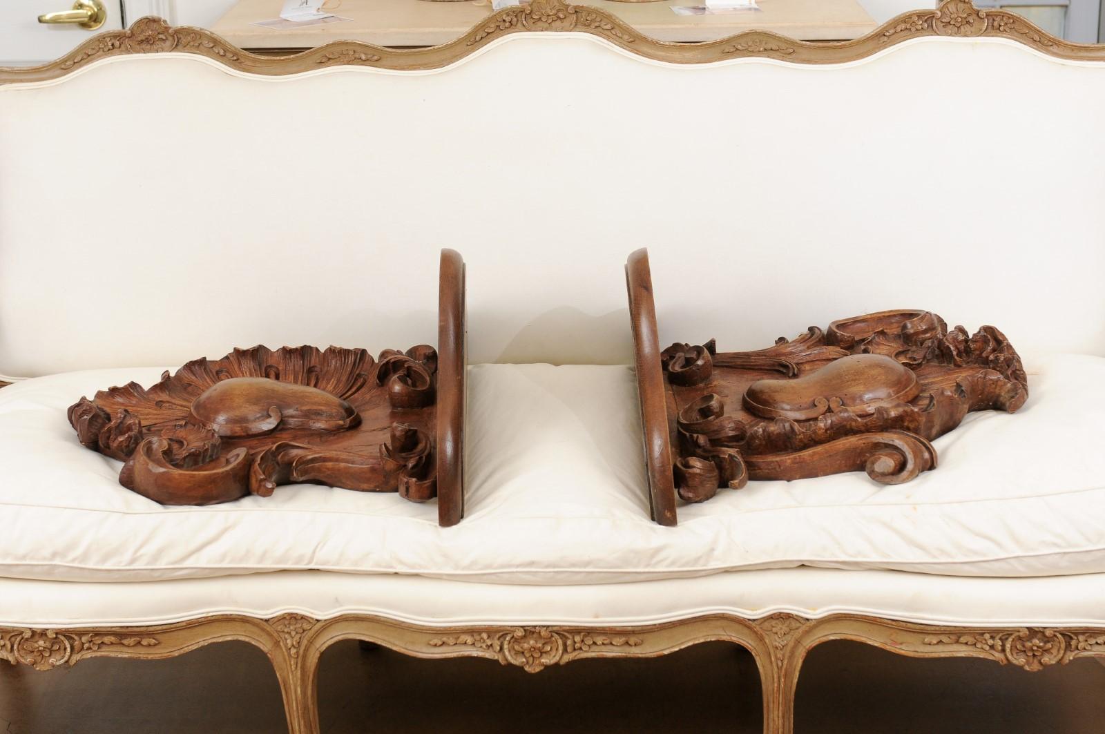 Pair of French 1760s Louis XV Period Walnut Wall Brackets with Rocailles Motifs For Sale 2