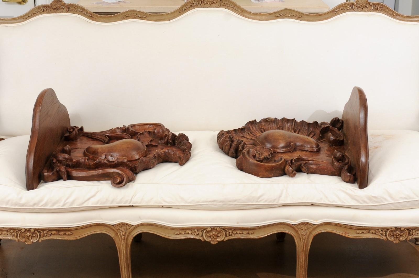 Pair of French 1760s Louis XV Period Walnut Wall Brackets with Rocailles Motifs For Sale 3