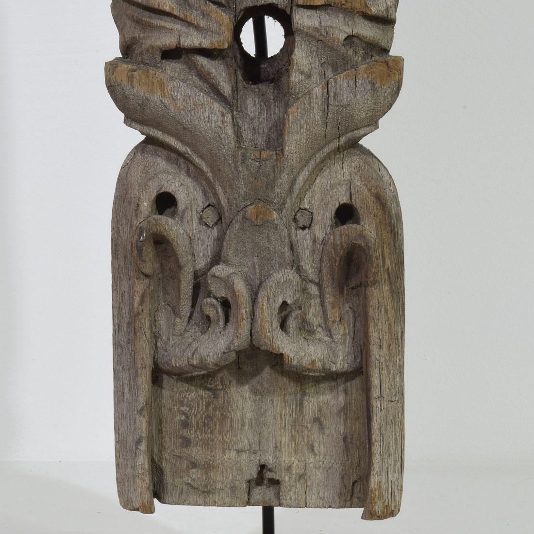 Pair of French 17th Century Weathered Oak Renaissance Ornaments For Sale 11