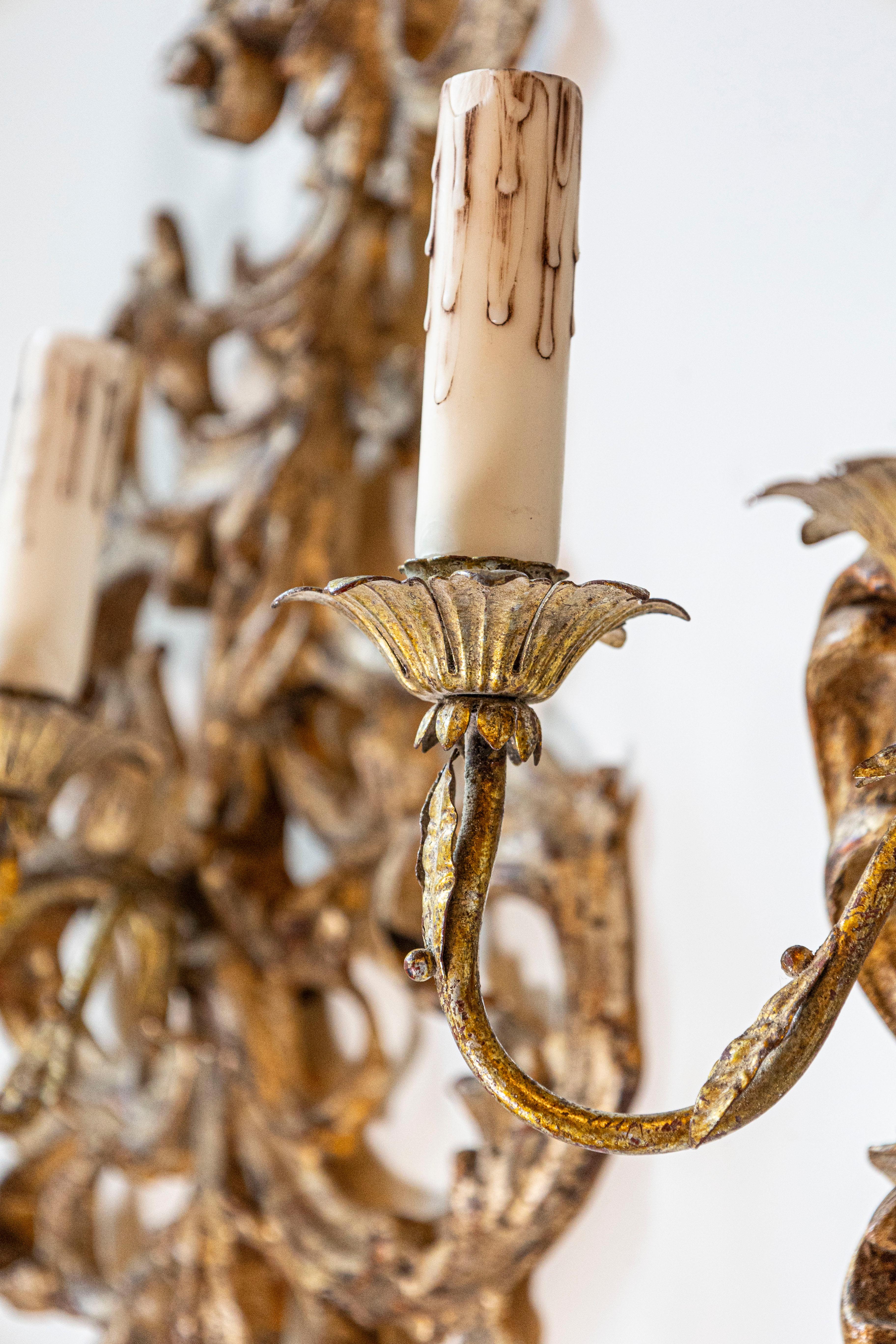 Paire d'appliques à deux lumières en bois doré de style néo-rococo français des années 1850 Bon état - En vente à Atlanta, GA