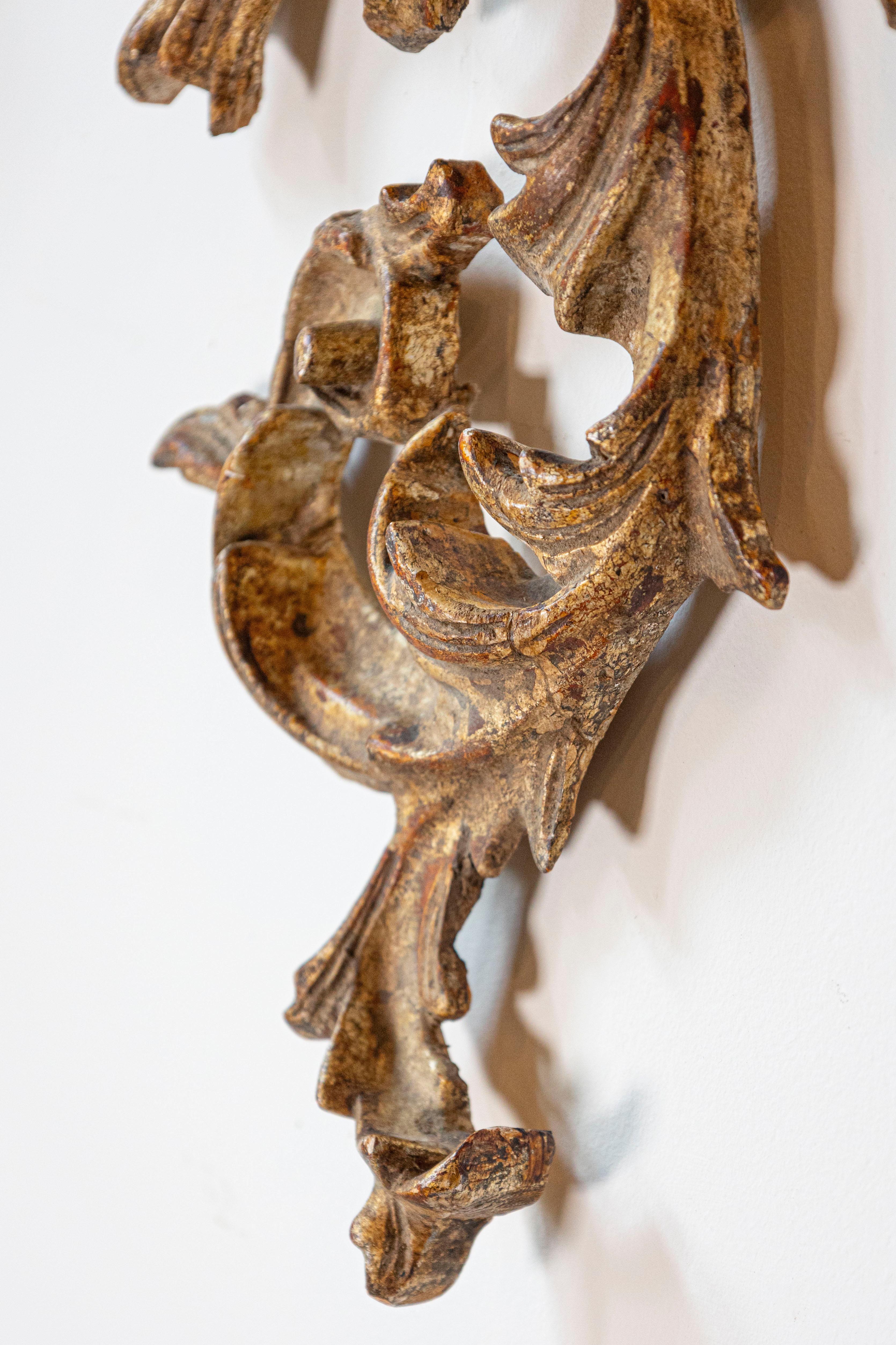 Bois doré Paire d'appliques à deux lumières en bois doré de style néo-rococo français des années 1850 en vente