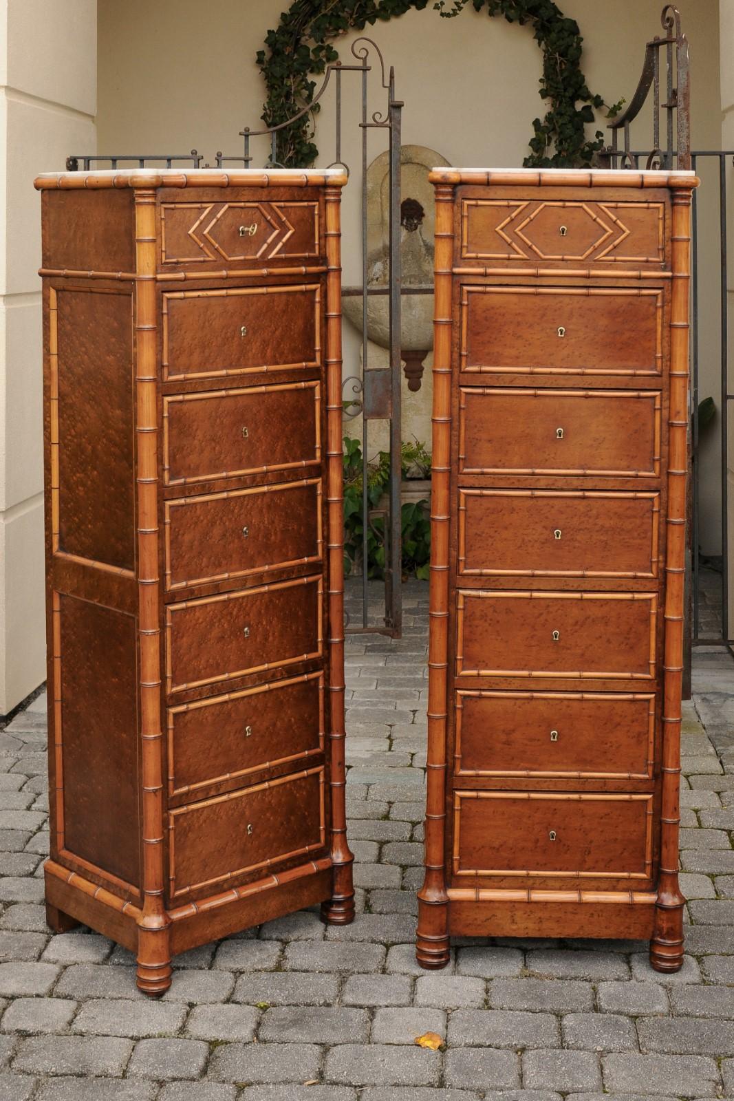 Coppia di seminiere francesi del 1870 in finto legno di bambù e radica con piani in marmo in vendita 10