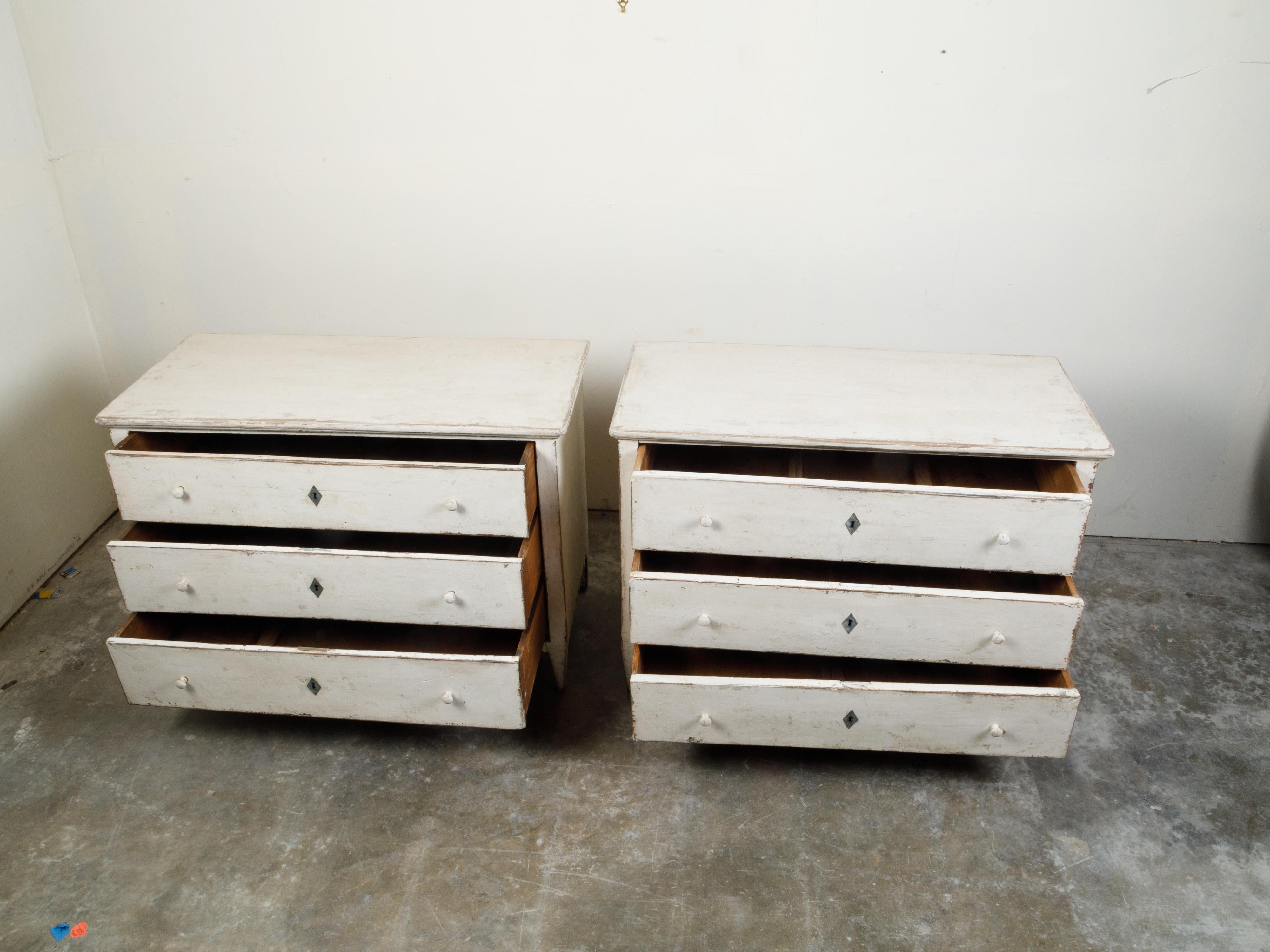 Pair of French 1870s Three-Drawer Commodes with Scalloped Aprons and New Paint In Good Condition In Atlanta, GA