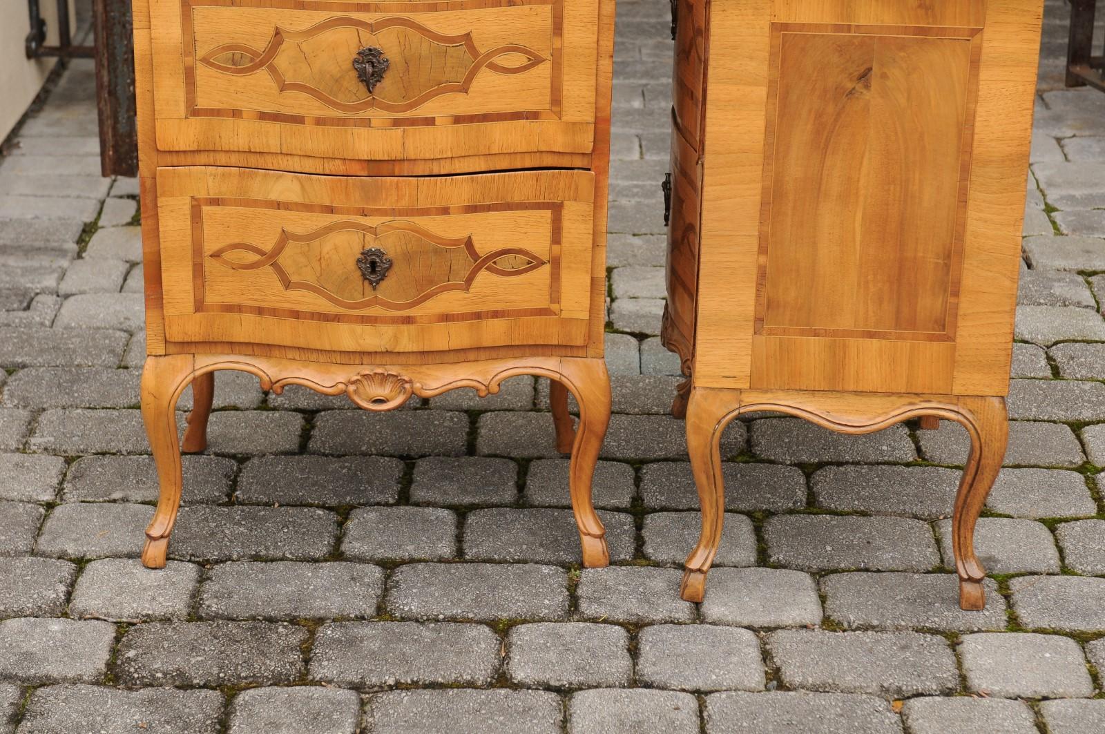 Pair of French 1870s Walnut Louis XV Style Small Commodes with Inlaid Cartouches 11