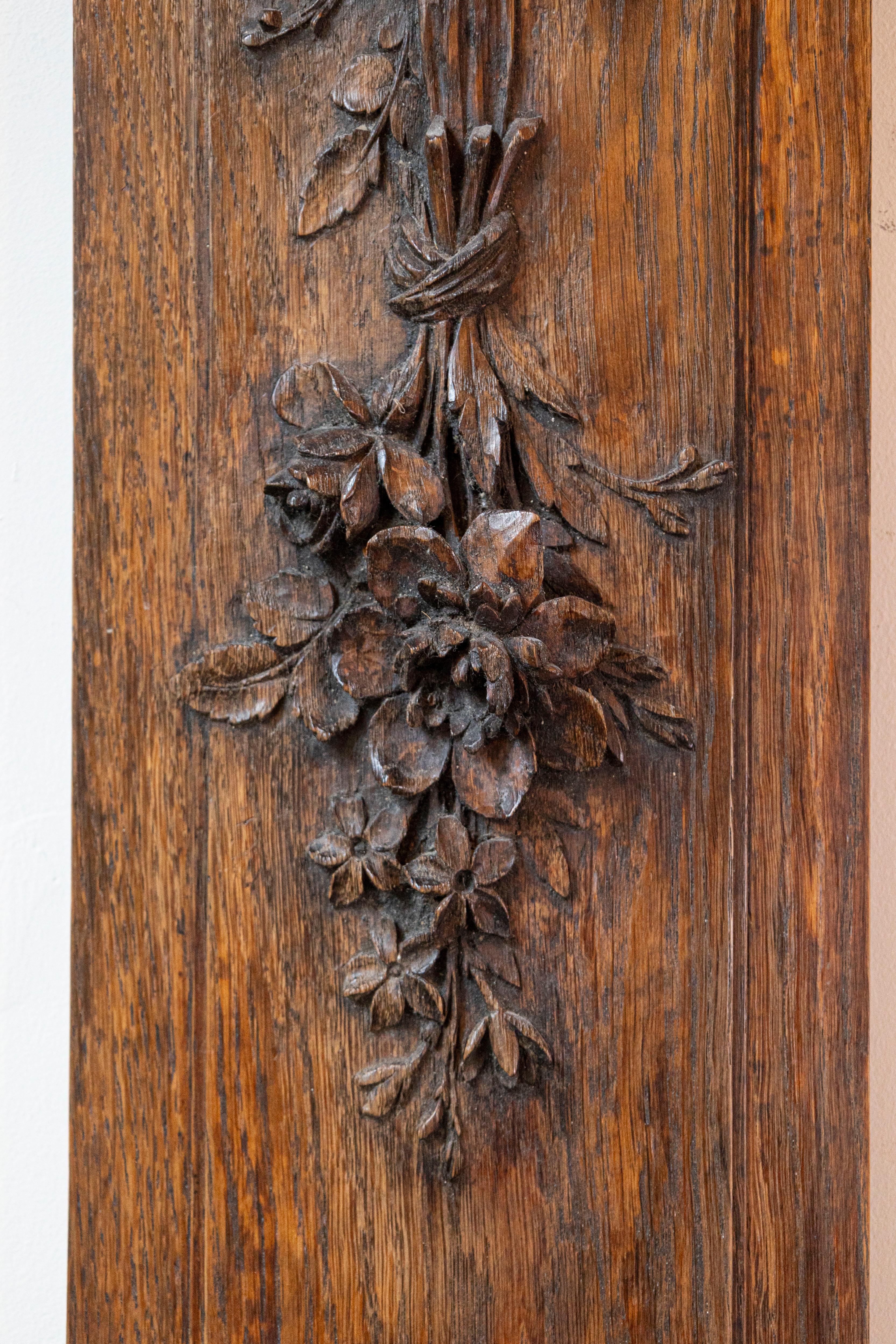 Pair of French 1890s Carved Wooden Panels with Ribbon-Tied Bouquets and Urns In Good Condition For Sale In Atlanta, GA