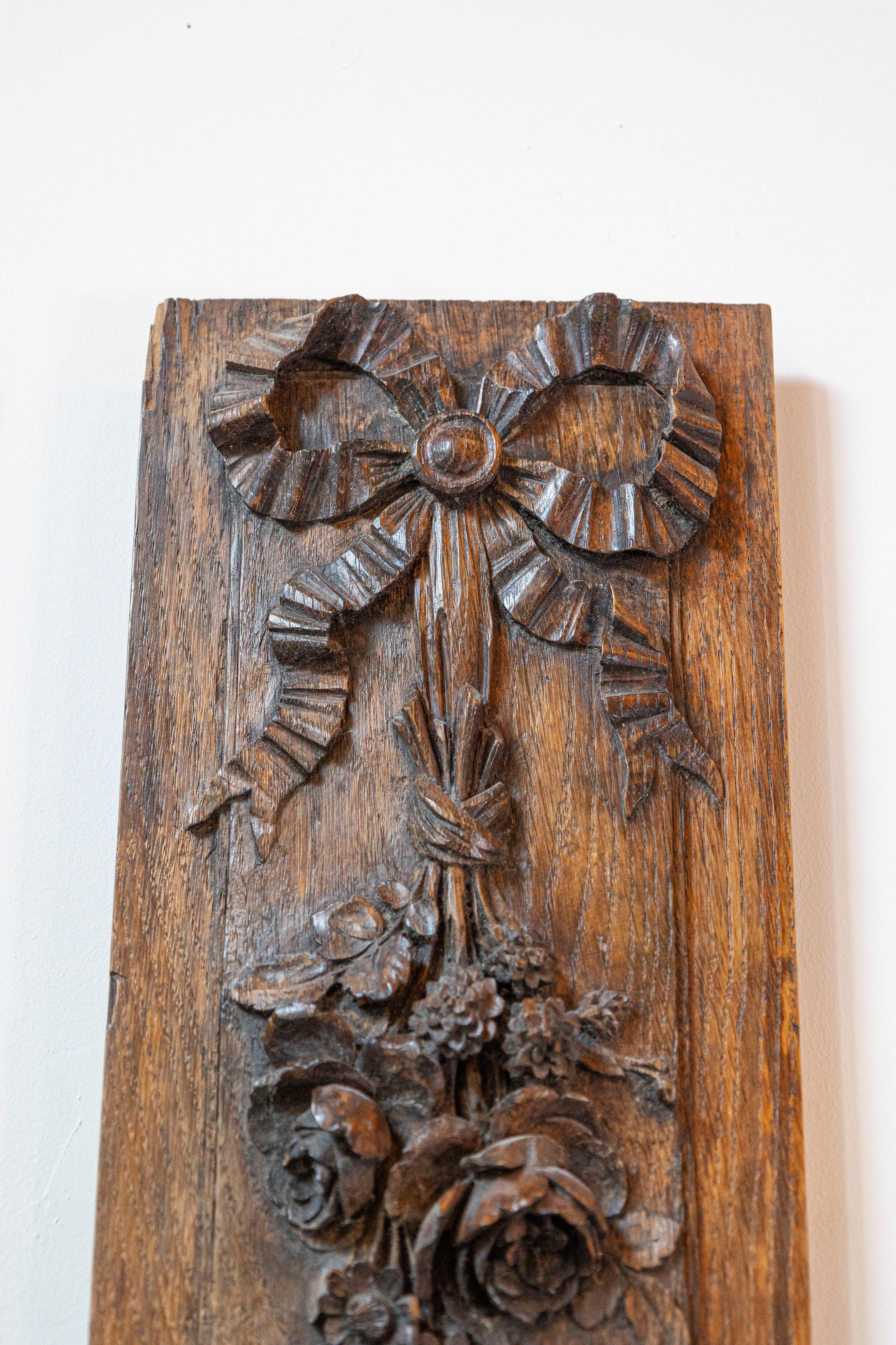 19th Century Pair of French 1890s Carved Wooden Panels with Ribbon-Tied Bouquets and Urns For Sale