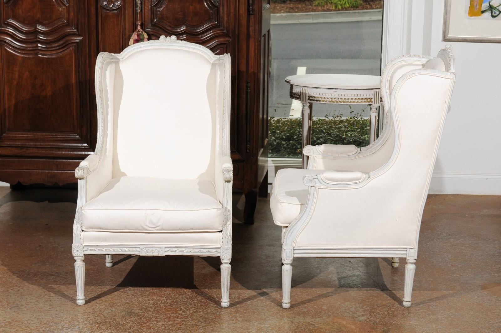 Pair of French 1890s Louis XVI Style Painted Wood Bergère Chairs with Upholstery For Sale 3