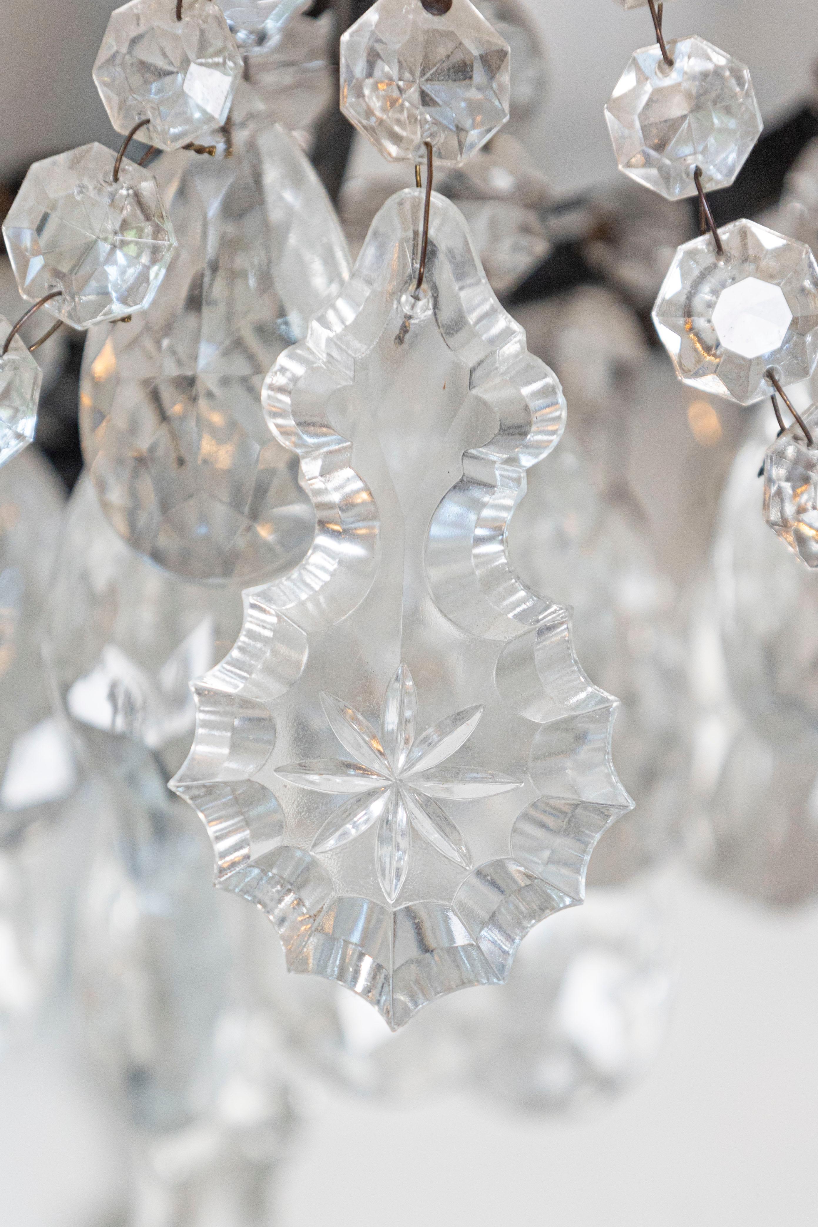Paire d'appliques à deux lumières en cristal de style rococo français des années 1890, câblées pour les États-Unis en vente 1