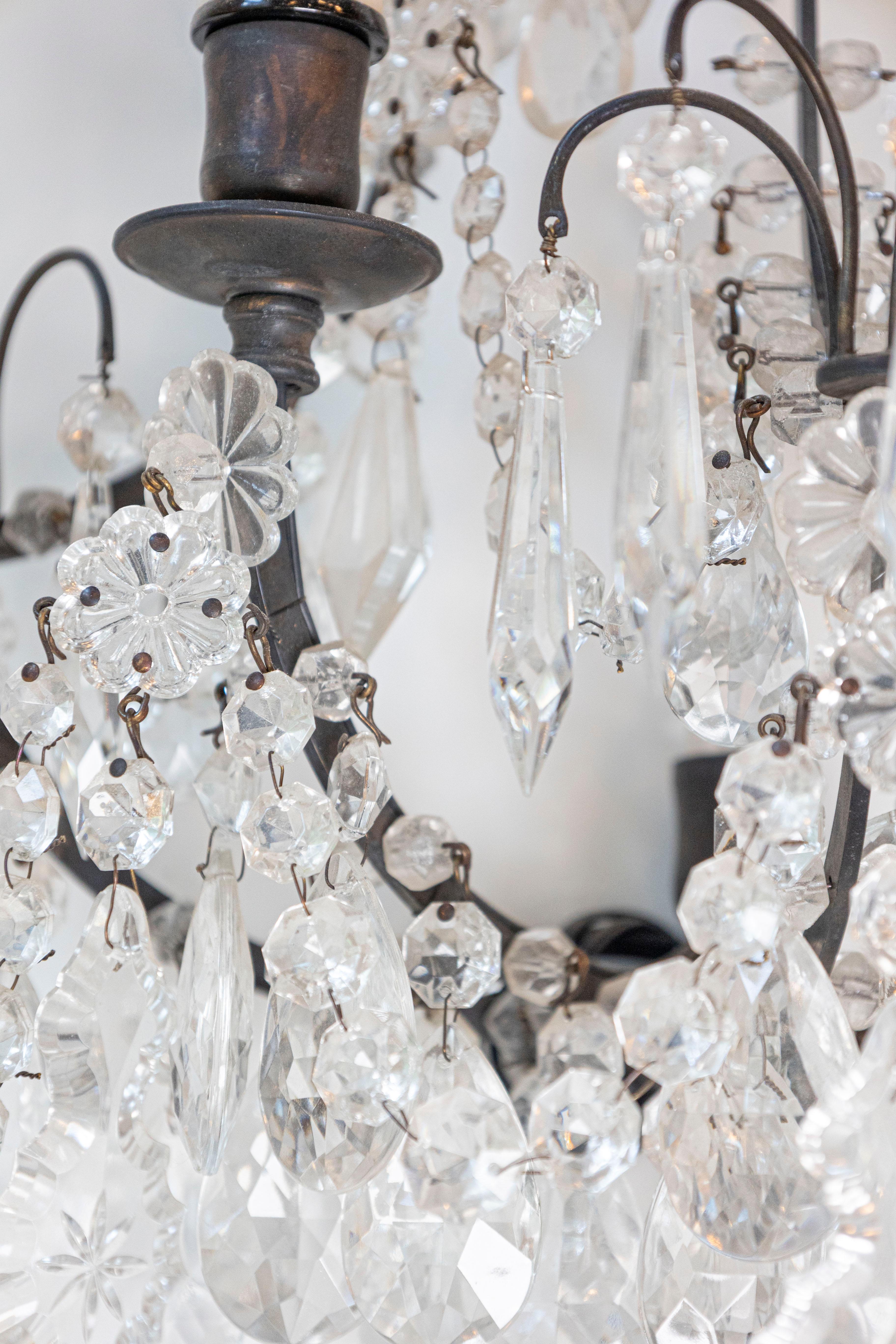 Paire d'appliques à deux lumières en cristal de style rococo français des années 1890, câblées pour les États-Unis en vente 2