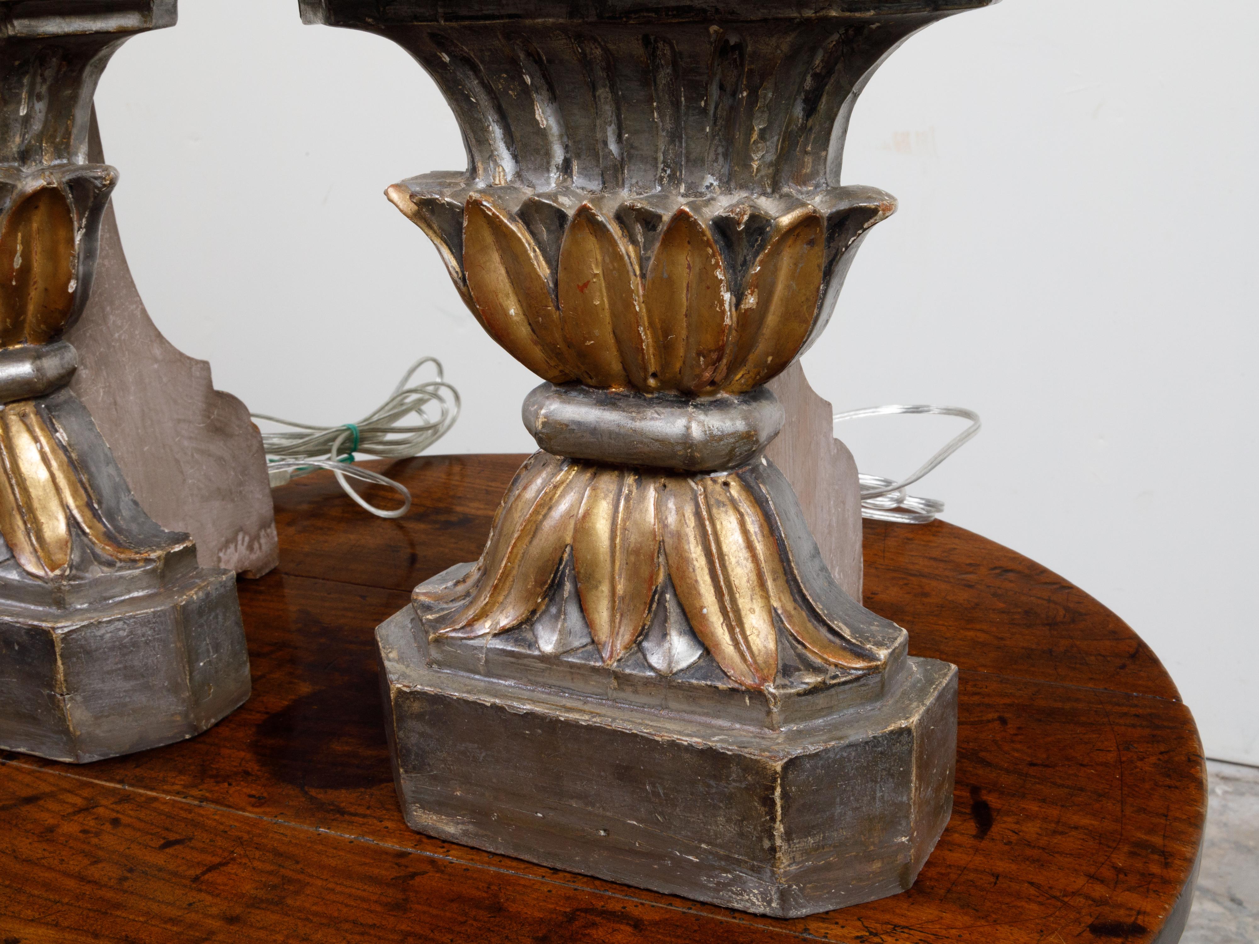 Paire de fragments de lampe de bureau du 18ème siècle sculptés et dorés transformés en lampes Bon état - En vente à Atlanta, GA