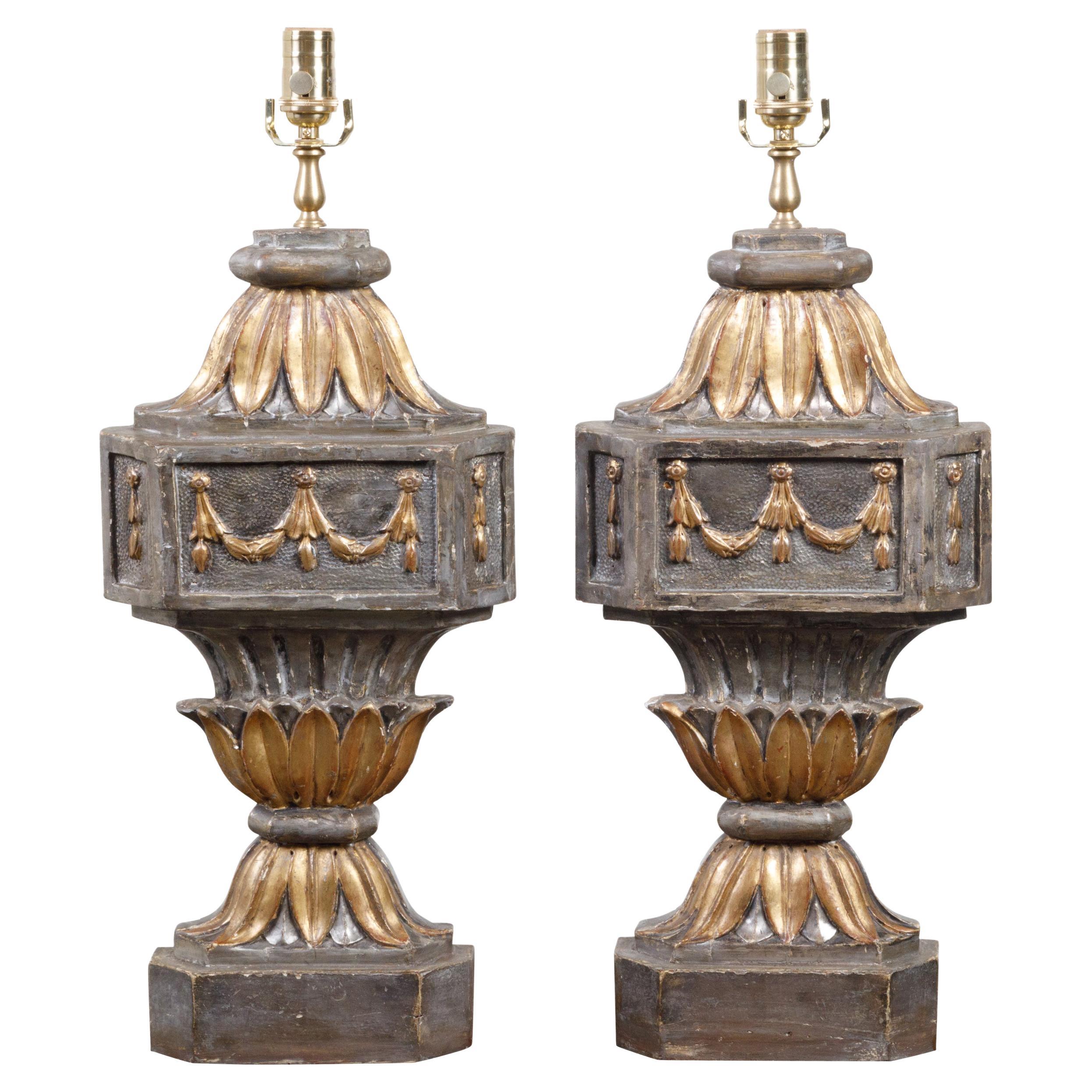 Paar französische geschnitzte und vergoldete Fragmente aus dem 18. Jahrhundert, die zu Tischlampen verarbeitet wurden im Angebot