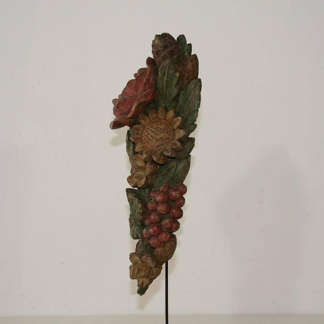 Pair of French 18th Century Hand-Carved Baroque Wooden Bouquet Ornaments 5