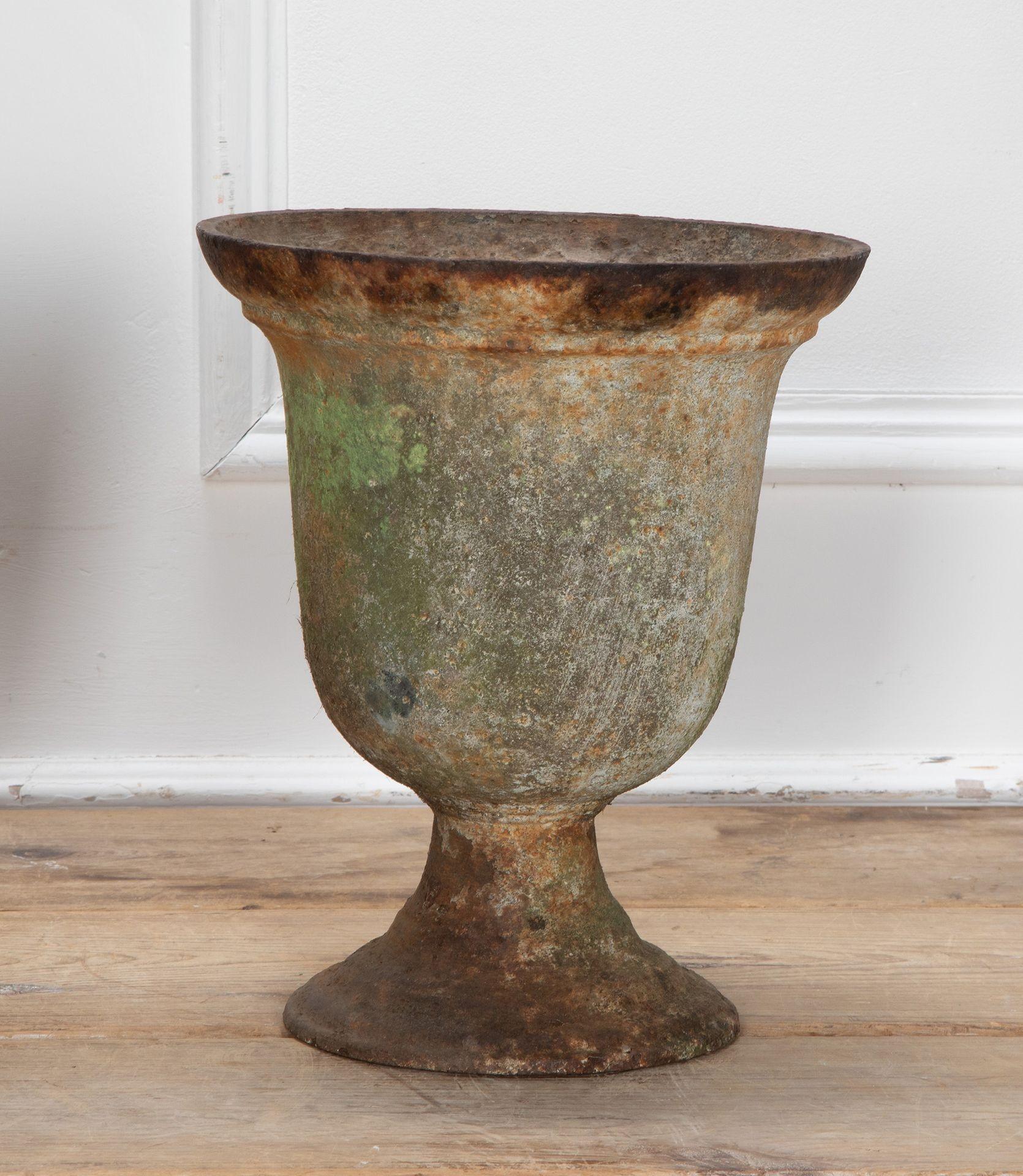 Pair of French late 18th Century fine iron urns.
With original patina.
Circa 1780.