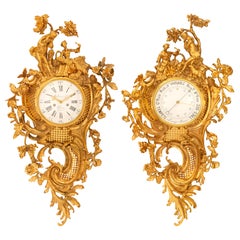 Coppia di orologi a cartello e barometri francesi del XVIII secolo, periodo Luigi XV