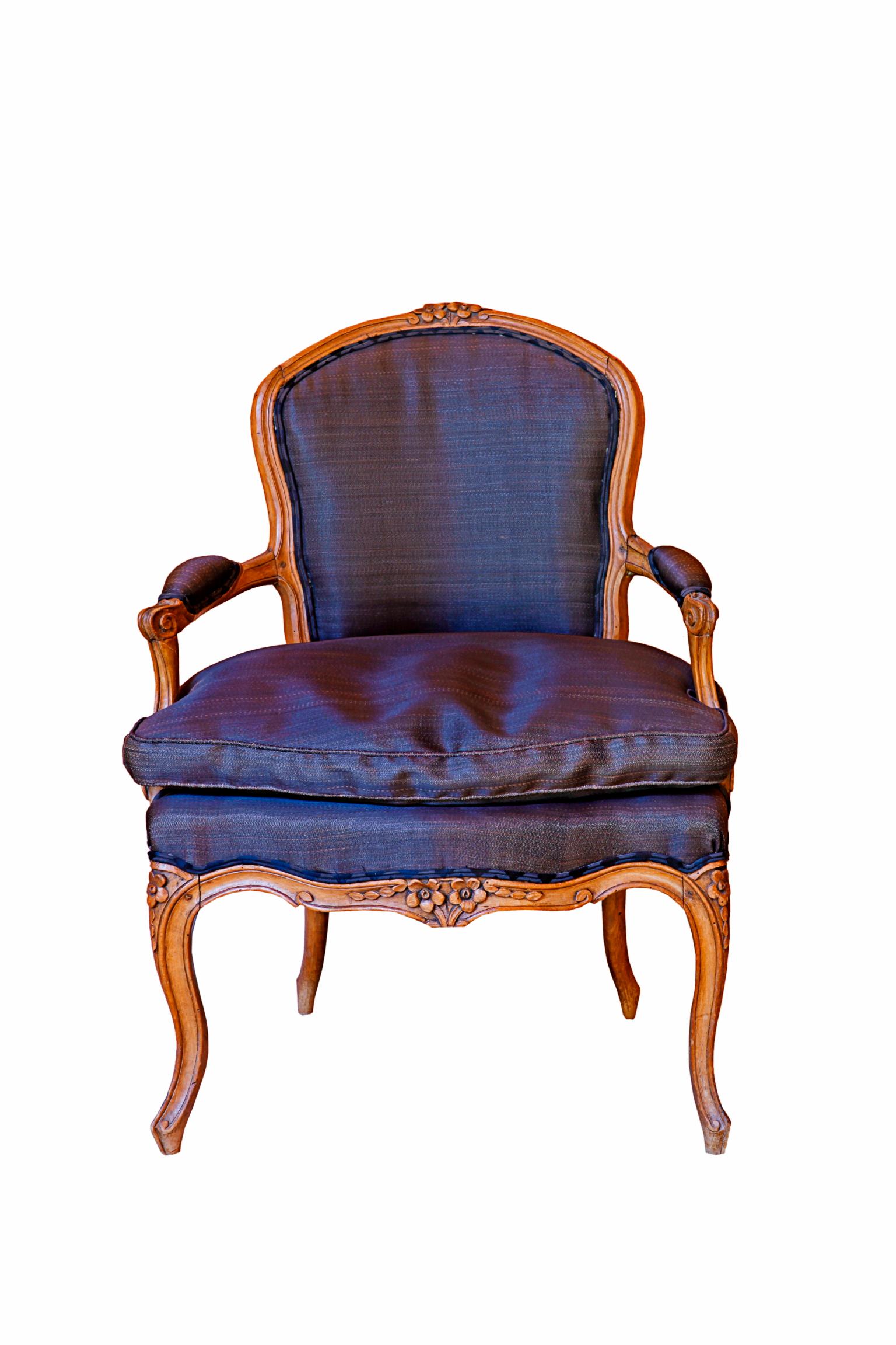 Pair of French 18th Century Louis XV Walnut Armchairs In Good Condition For Sale In Madrid, ES