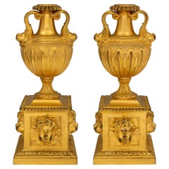 Paire de chenets de cheminée en bronze doré d'époque Louis XVI du 18ème siècle français