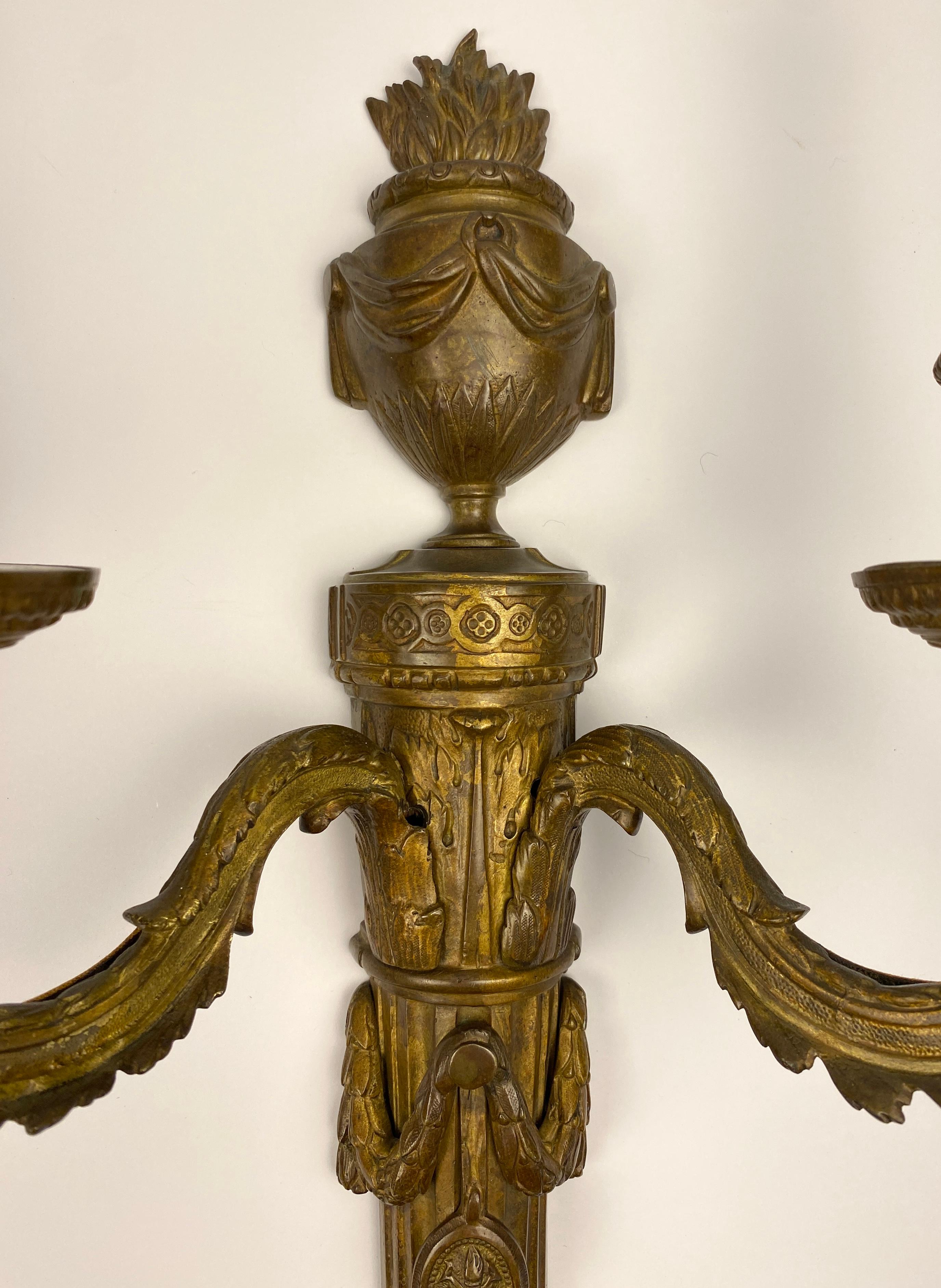 Paire d'appliques françaises de style Louis XVI du 18ème siècle en vente 3