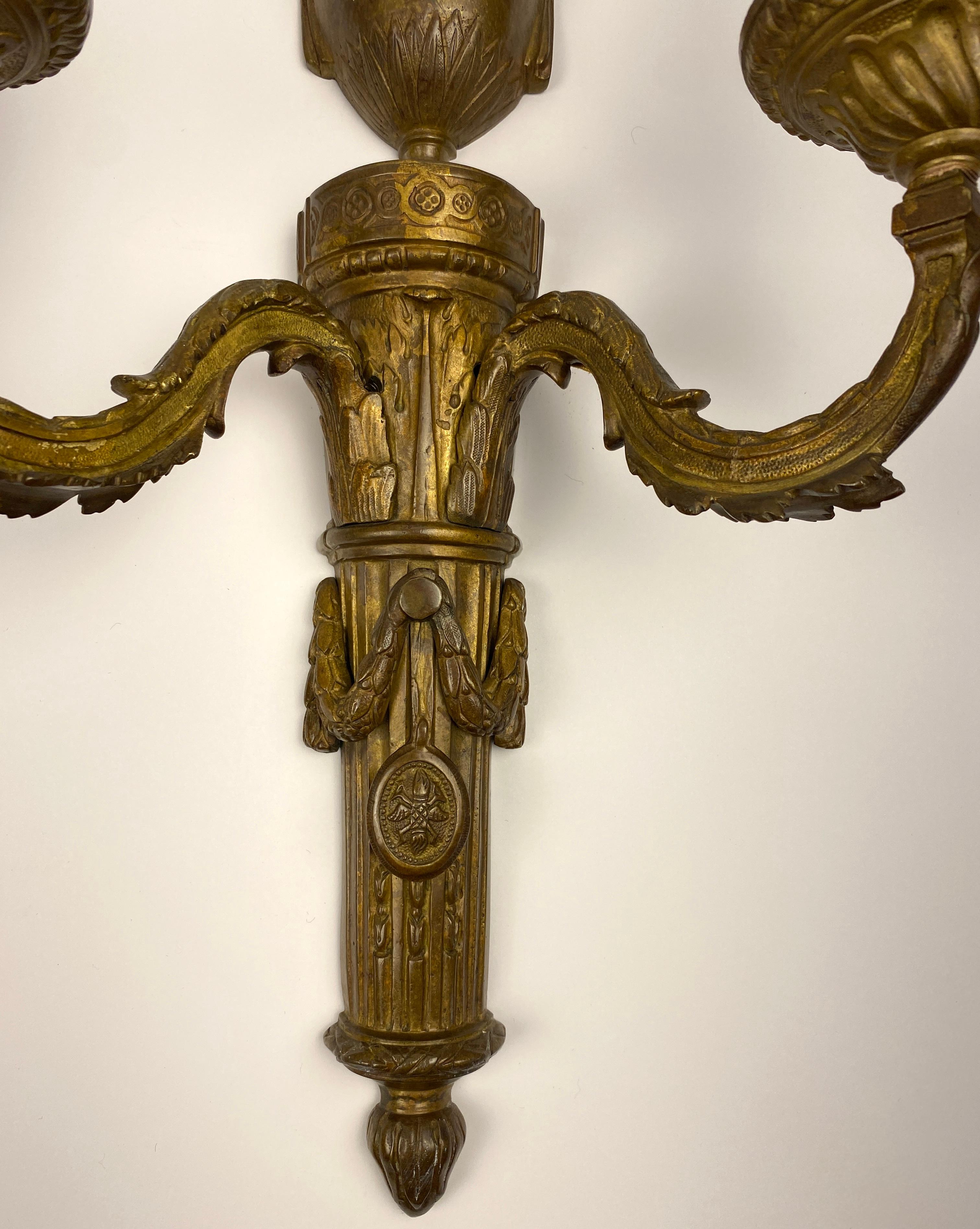 Paire d'appliques françaises de style Louis XVI du 18ème siècle en vente 4