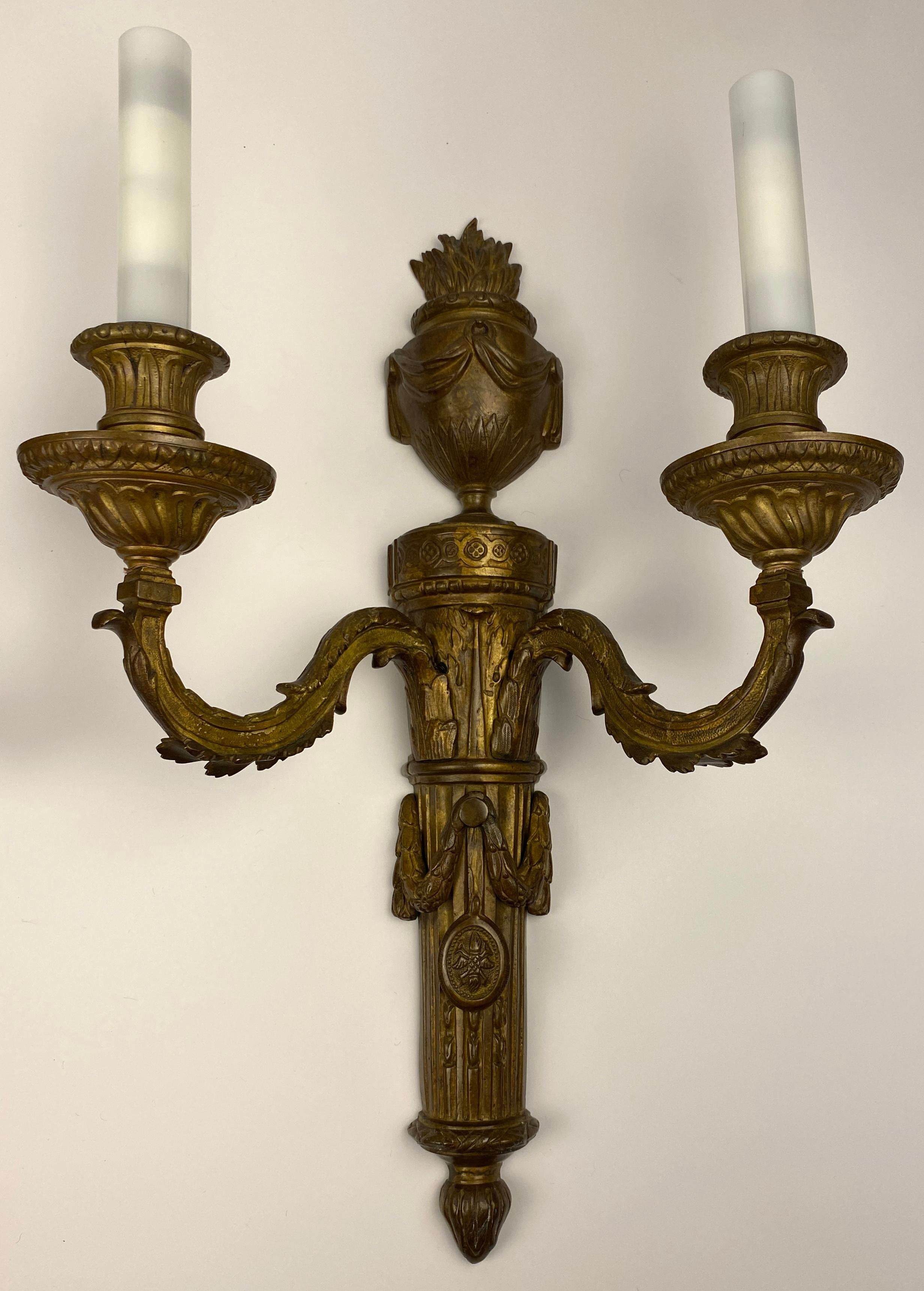 Paire d'appliques françaises de style Louis XVI du 18ème siècle en vente 5
