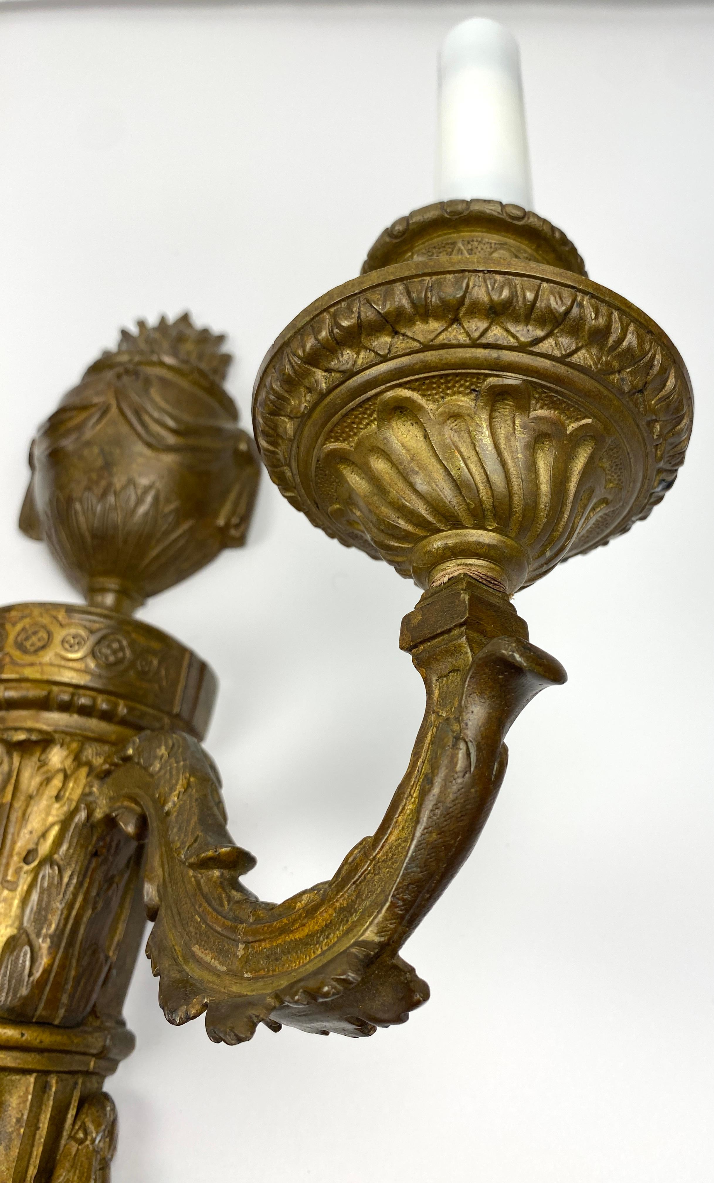 Paire d'appliques françaises de style Louis XVI du 18ème siècle Bon état - En vente à Miami, FL