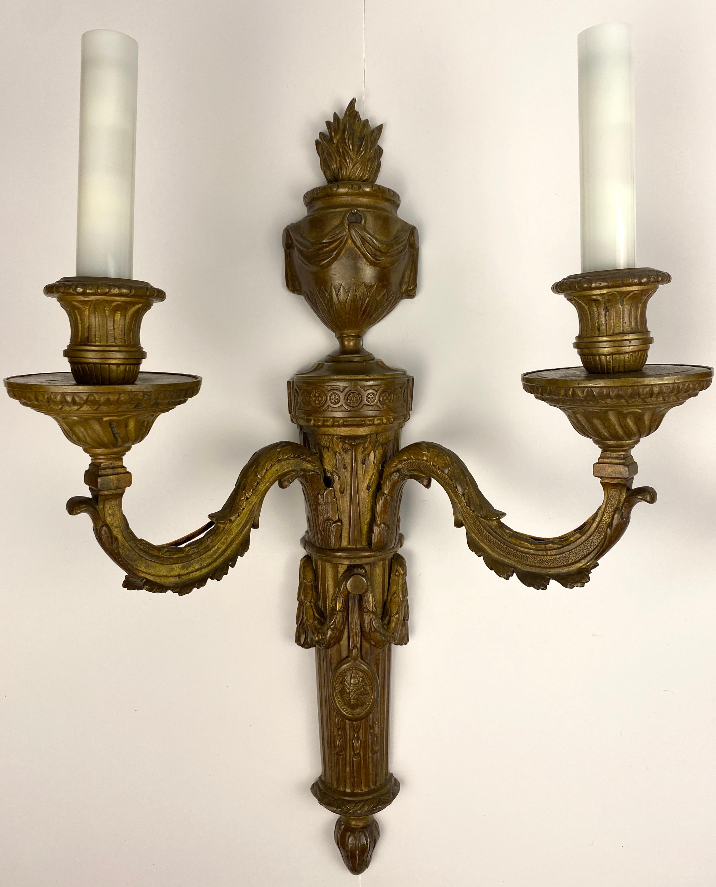 XVIIIe siècle Paire d'appliques françaises de style Louis XVI du 18ème siècle en vente