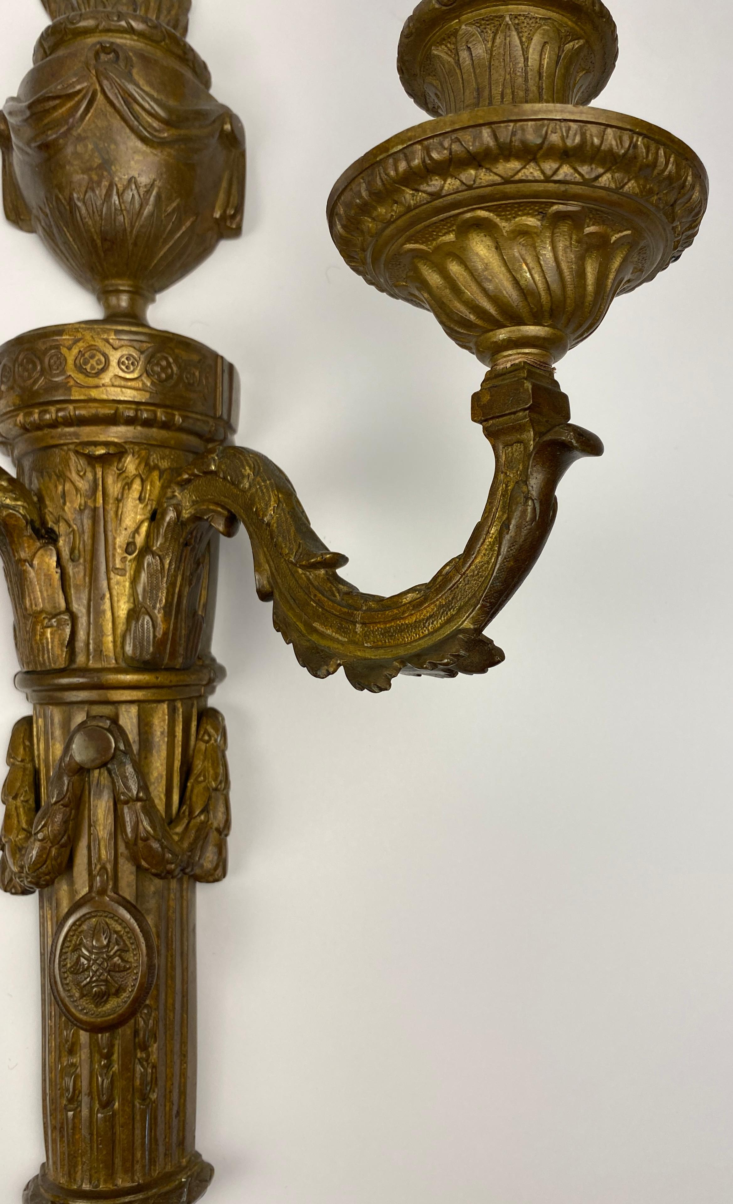 Paire d'appliques françaises de style Louis XVI du 18ème siècle en vente 2