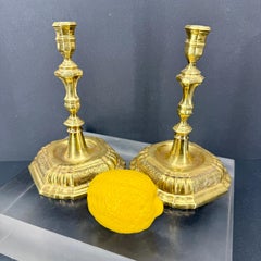 Paire de chandeliers en laiton Régence du XVIIIe siècle