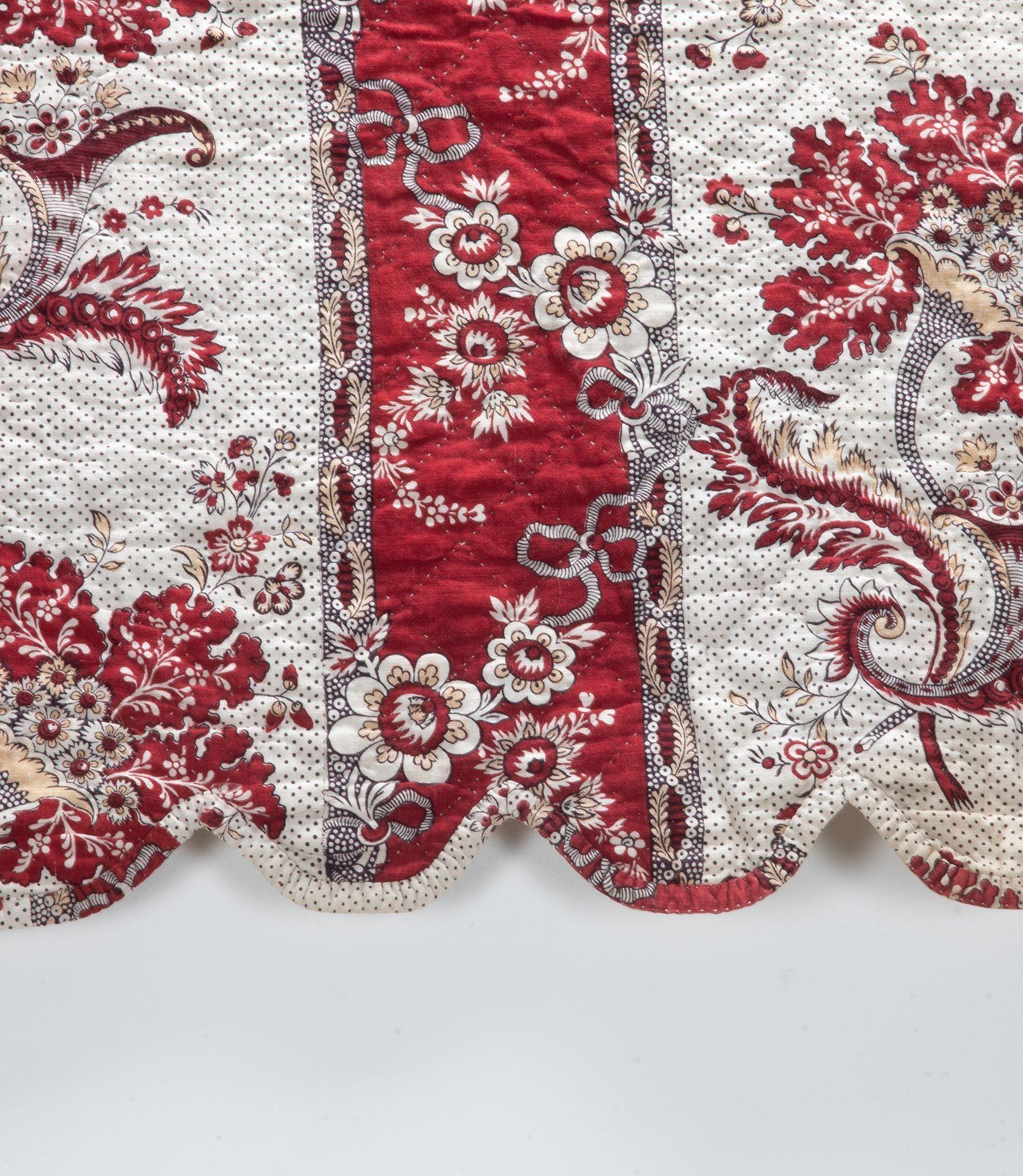 Paire de tapisseries de Nantes « Cornue Fleuri » du 18ème siècle Bon état - En vente à Gloucestershire, GB