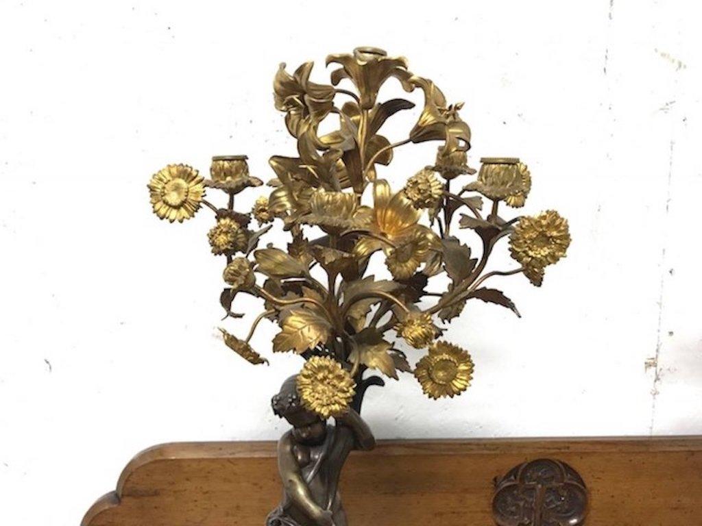 Paire de chandeliers en bronze coulé Putti 'Cherub' du 19ème siècle en vente 2