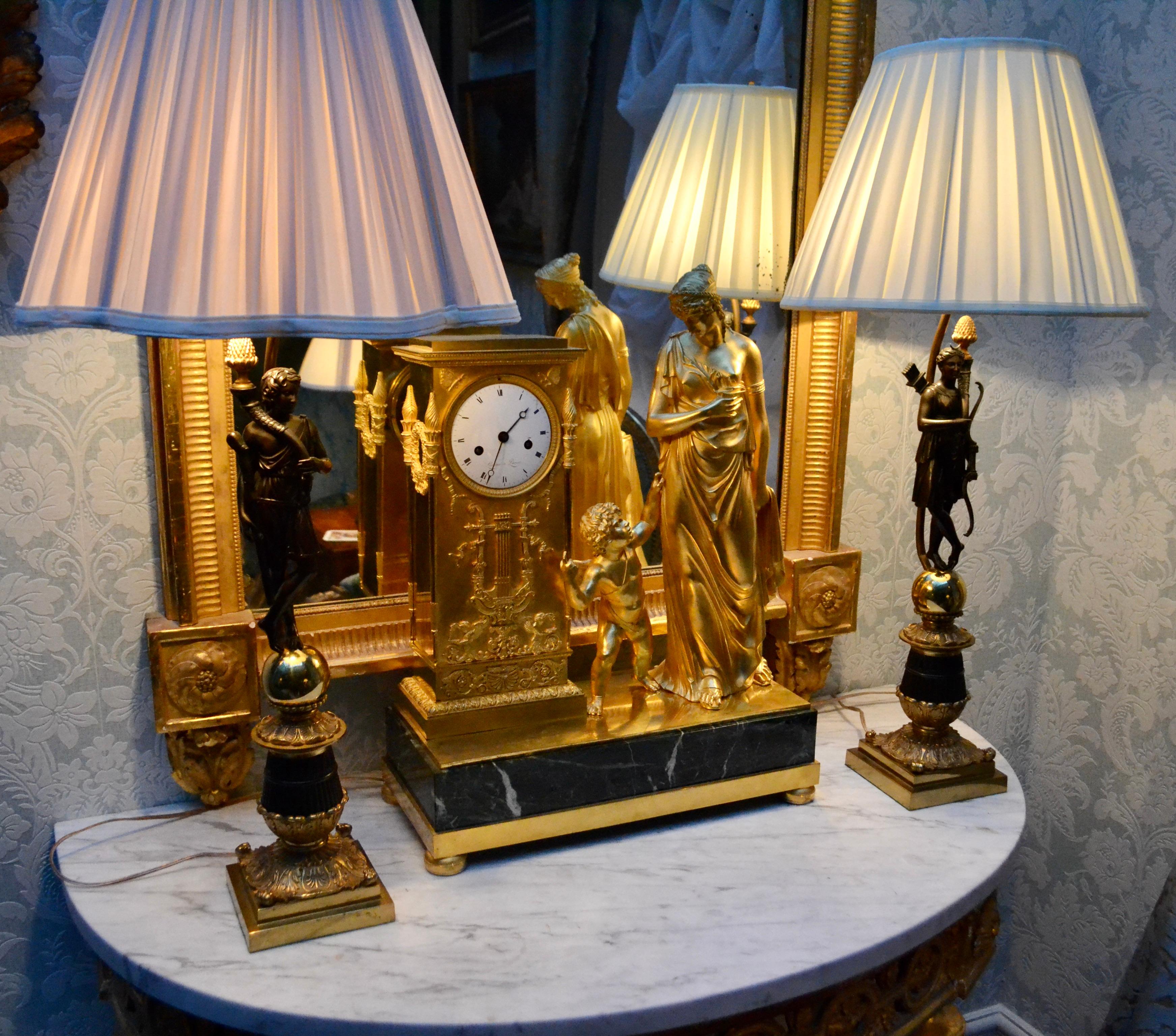 Paire de lampes néoclassiques françaises du XIXe siècle en bronze figuratif en vente 7
