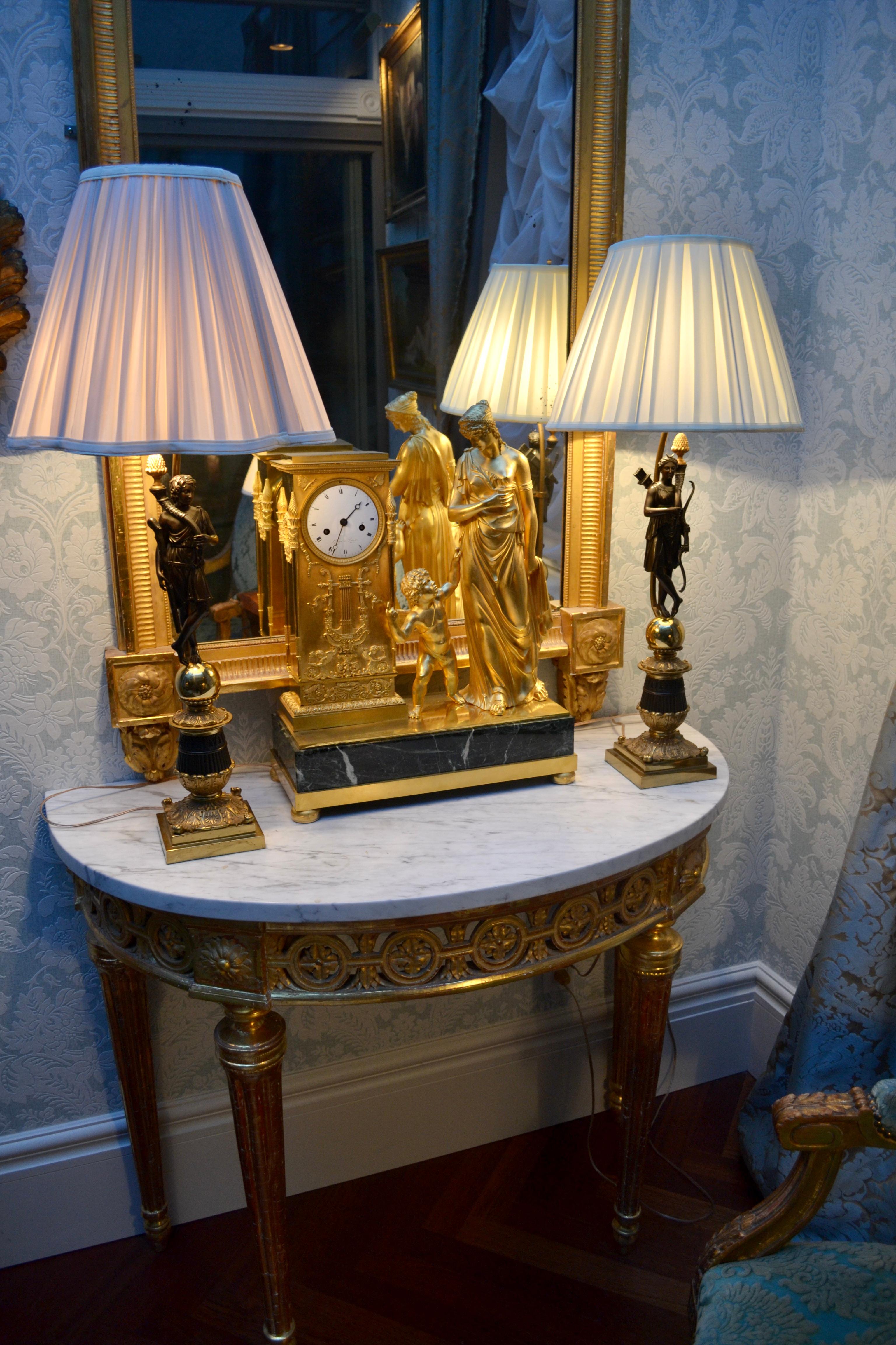 Paire de lampes néoclassiques françaises du XIXe siècle en bronze figuratif en vente 8