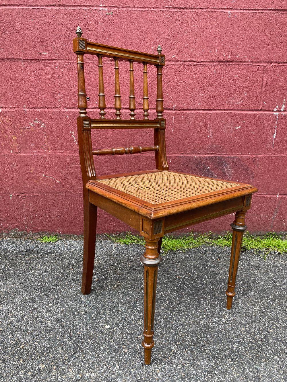 Wood Pair of French 1900s Side Chairs with Caned Seats For Sale