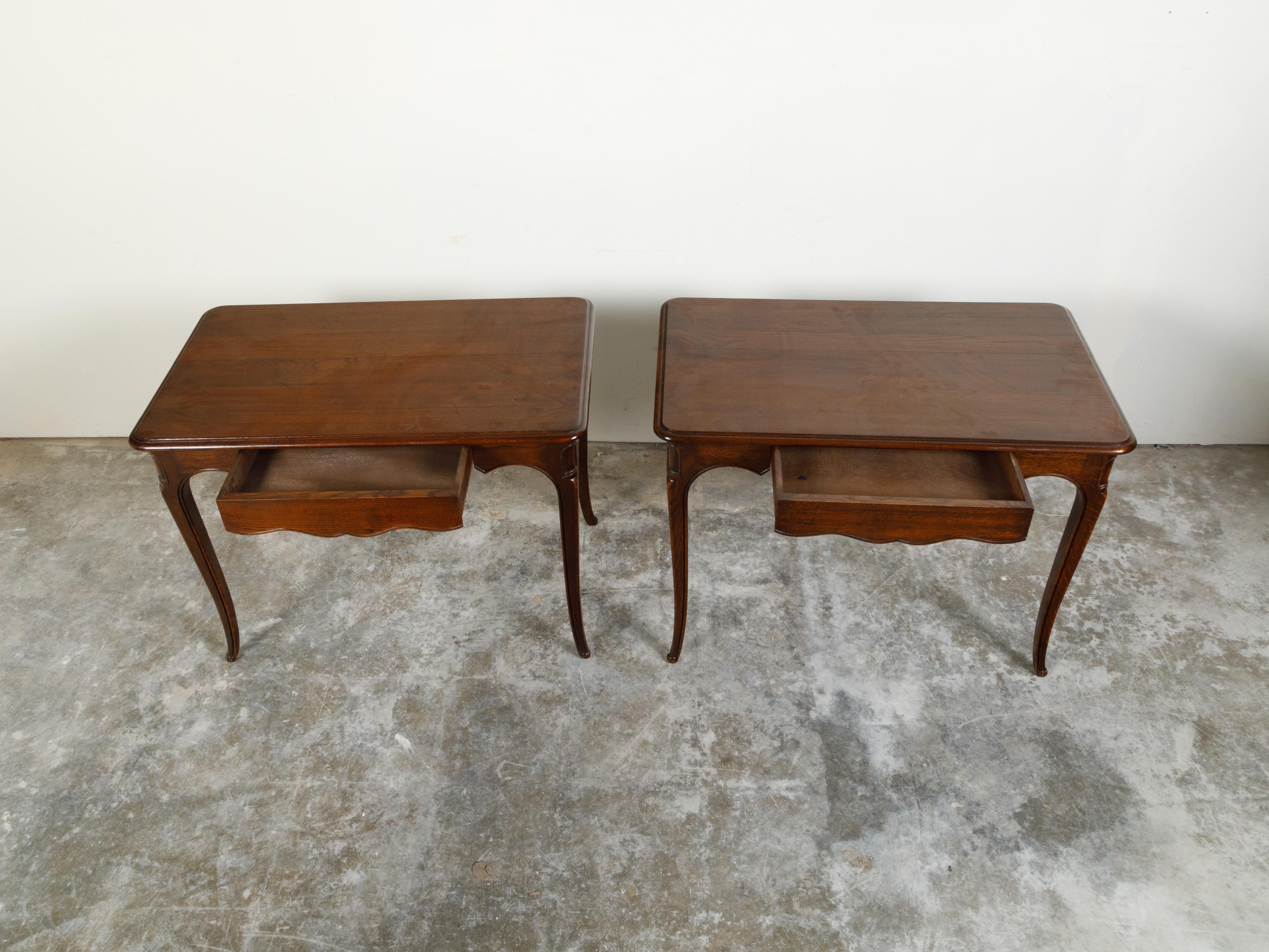 Pair of French 1900s Oak Console Tables with Single Drawers and Scalloped Aprons In Good Condition In Atlanta, GA